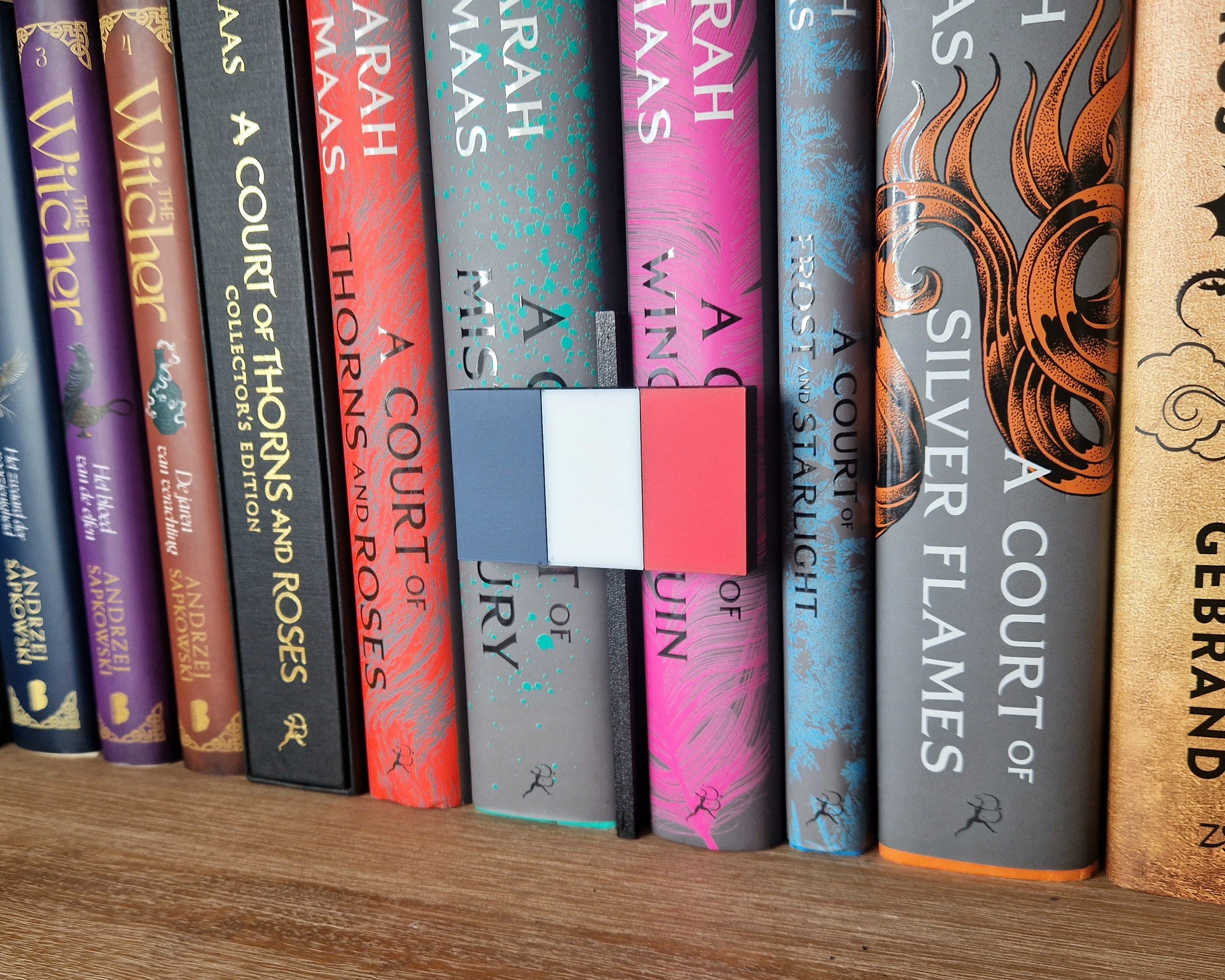 Bookshelf Peekout Sign - Flags