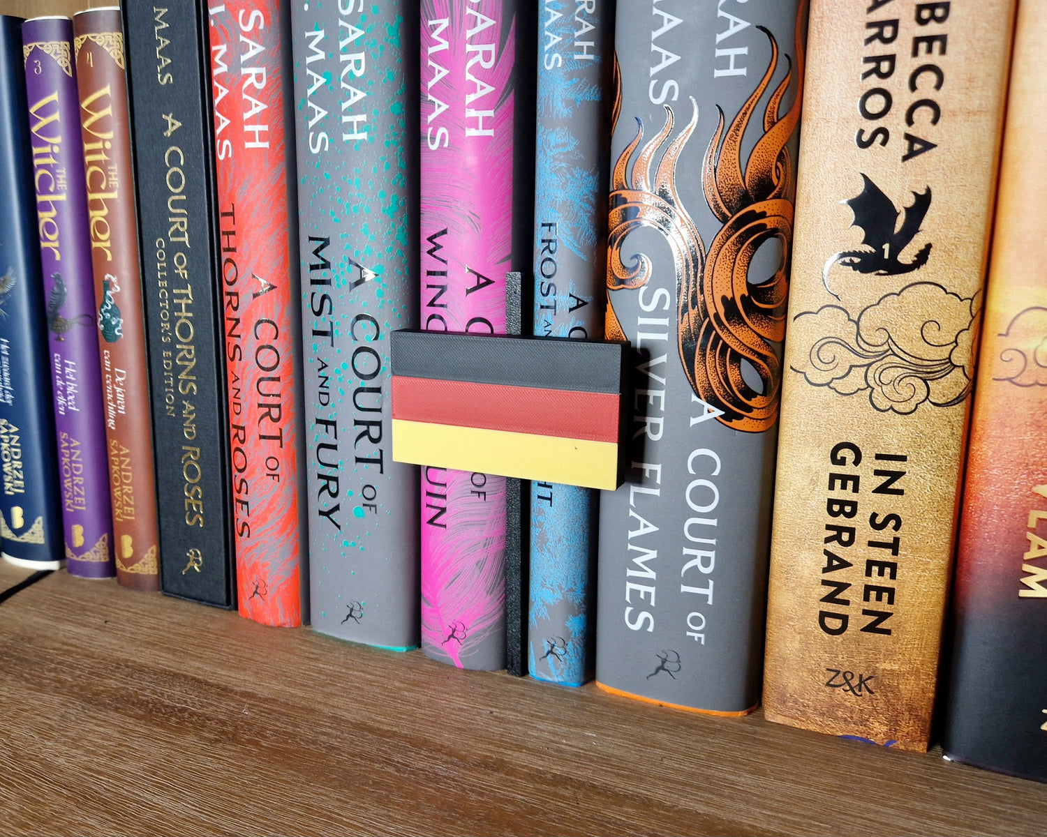 Bookshelf Peekout Sign - Flags