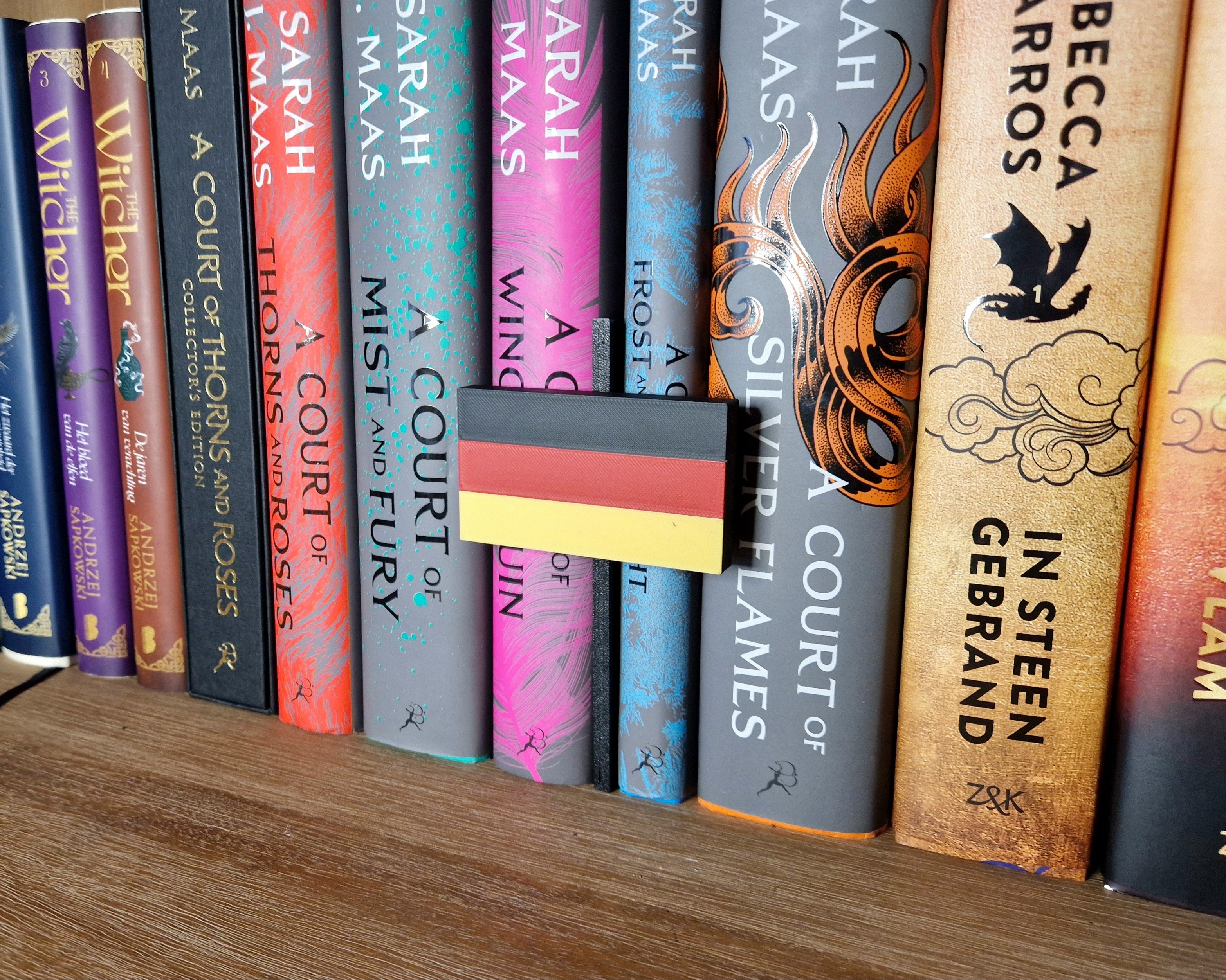 Bookshelf Peekout Sign - Flags