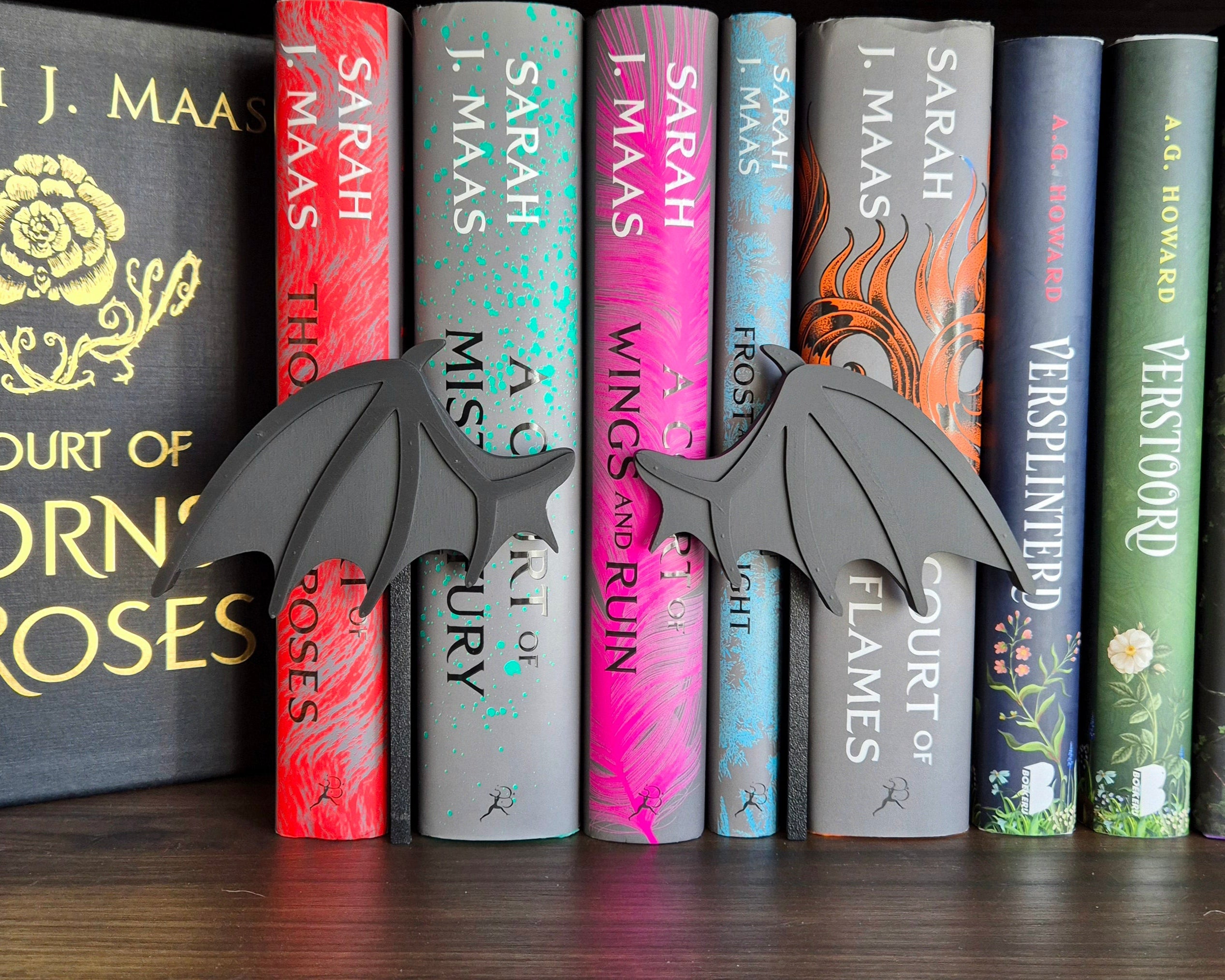 Bookshelf Peekout Sign - Bat Wing