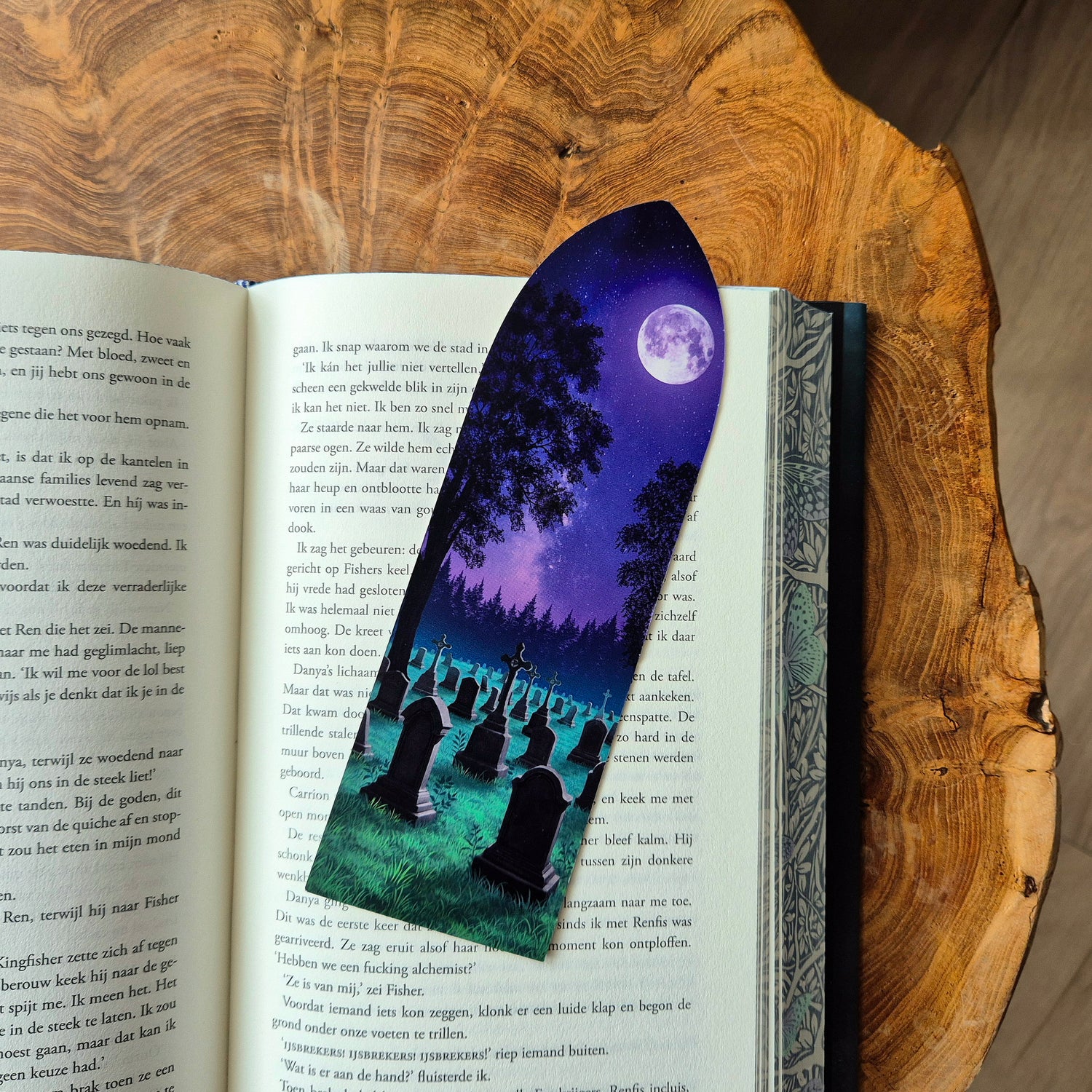 Booknook bookmark - Moonlit Cemetery