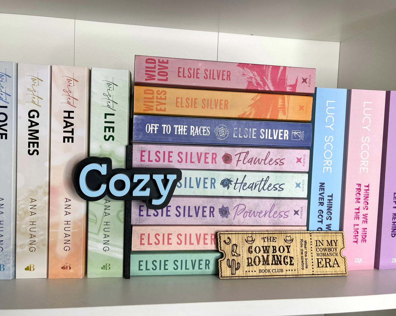 Bookshelf Peekout Sign - Cozy