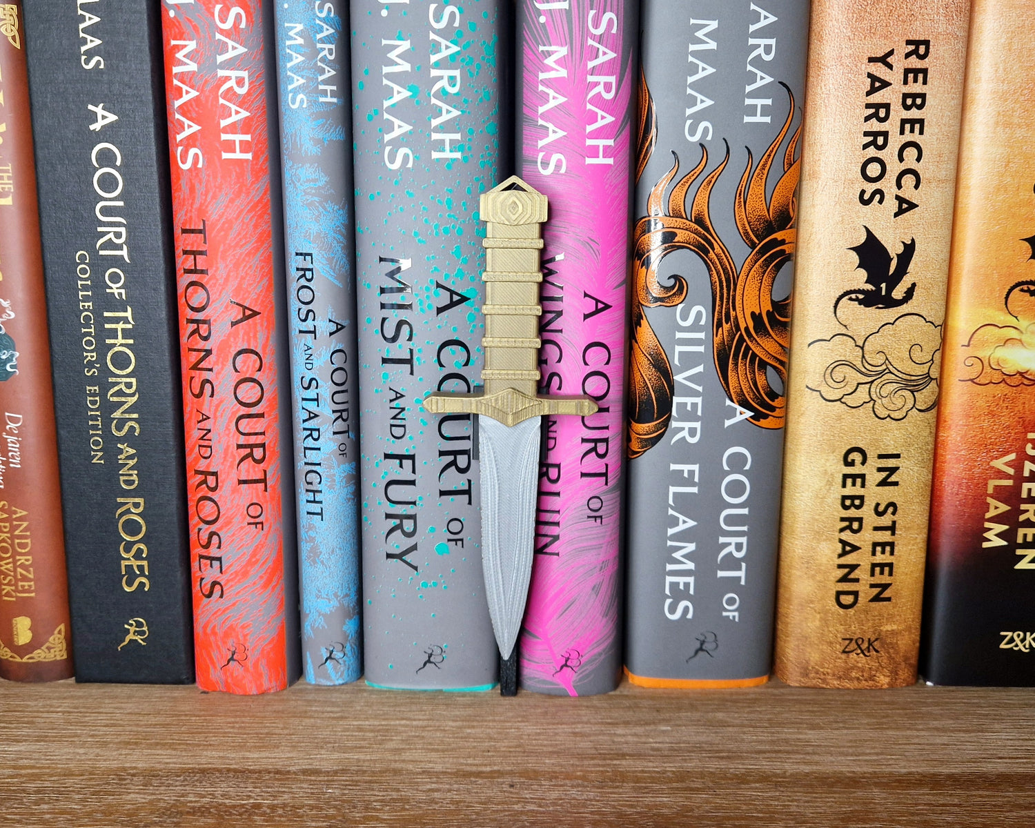 Bookshelf Peekout Sign - Dagger