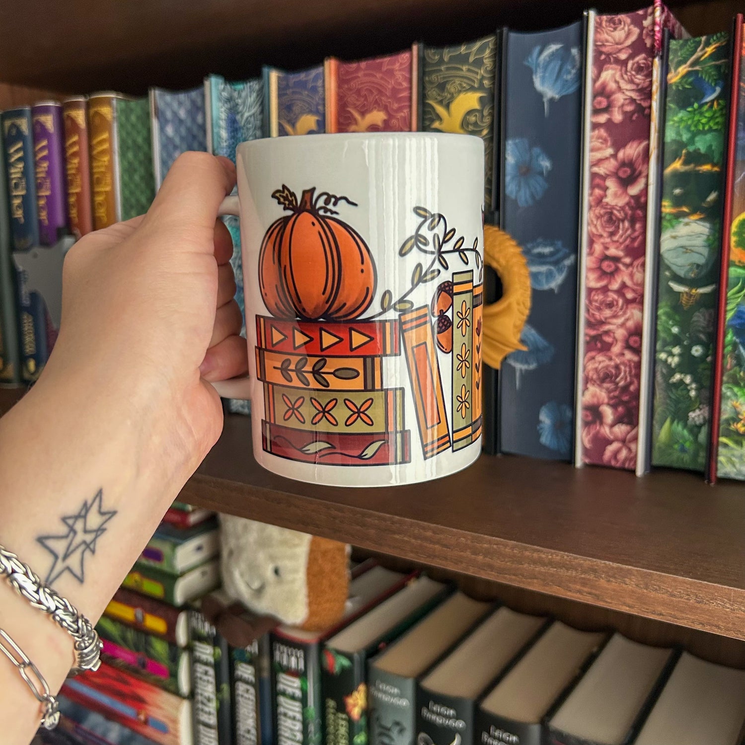Autumn mug - Bookshelf