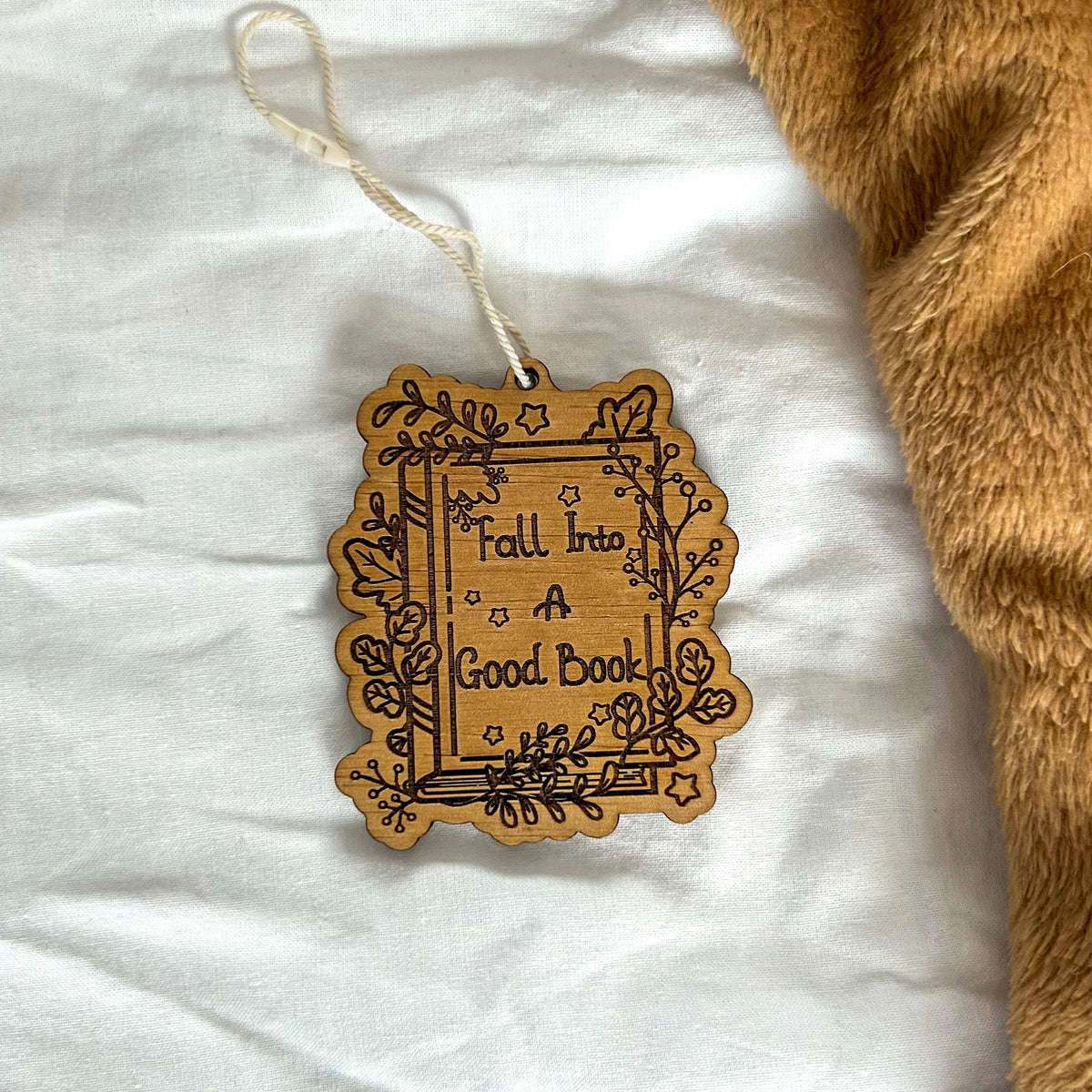 Bookish Ornament - Fall into a good book