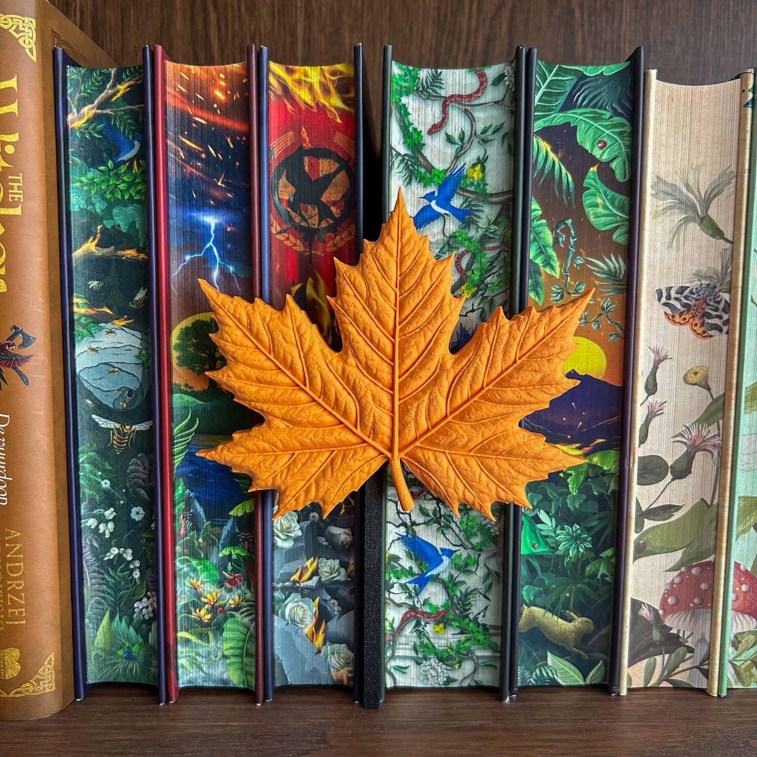 Bookshelf Peekout Sign - Maple Leaf