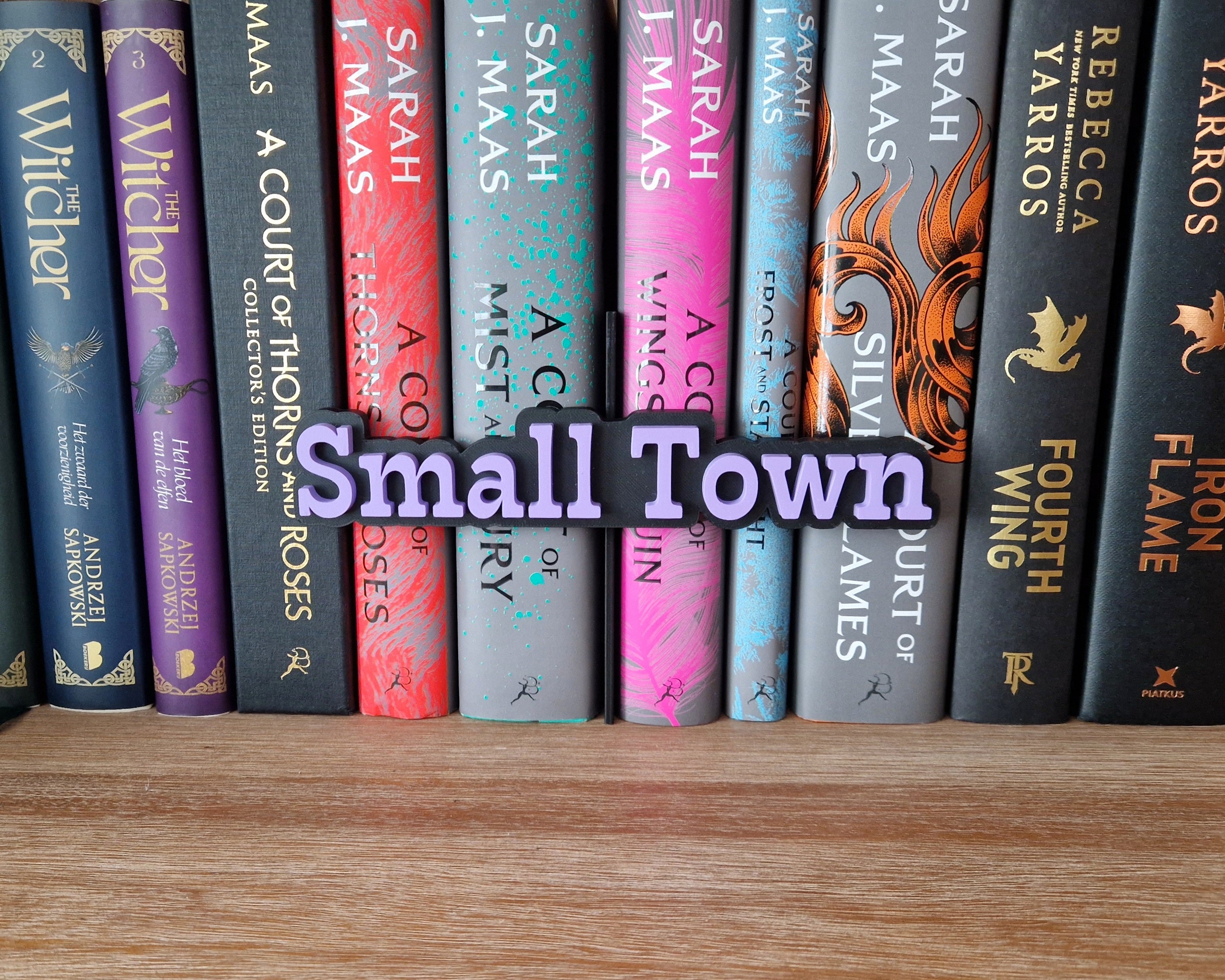 Bookshelf Peekout Sign - Small Town