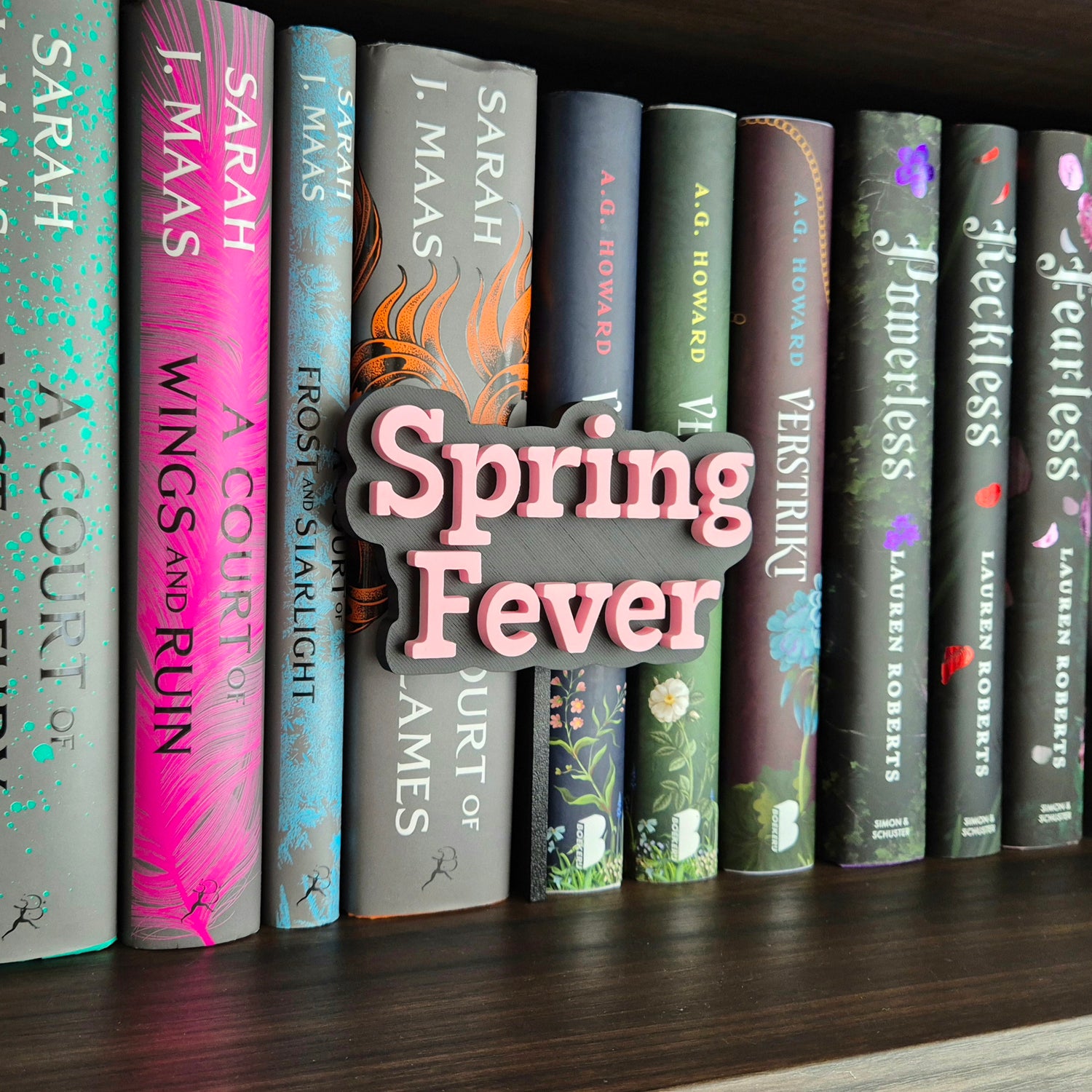 Bookshelf Peekout Sign - Spring Fever