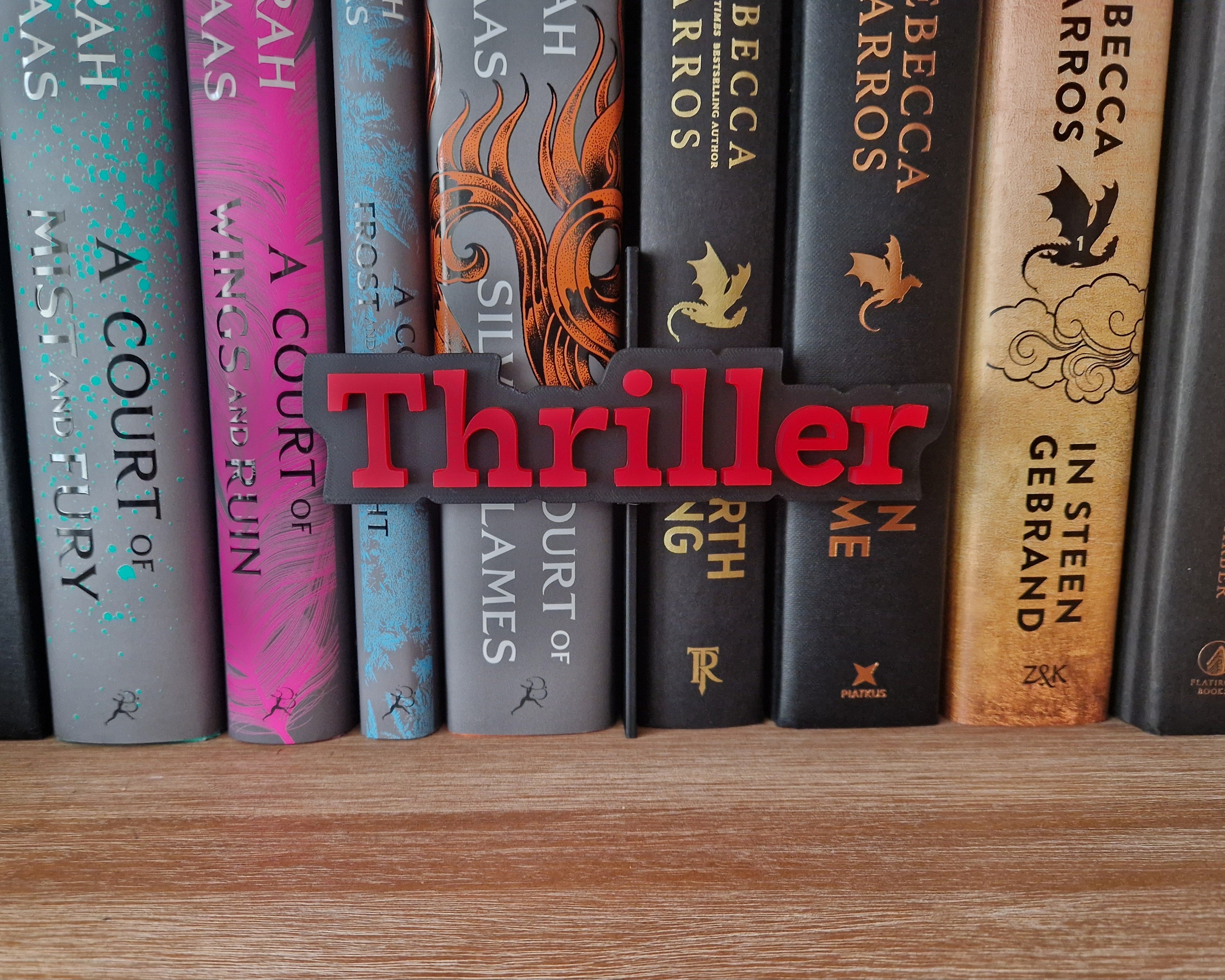 Bookshelf Peekout Sign - Thriller
