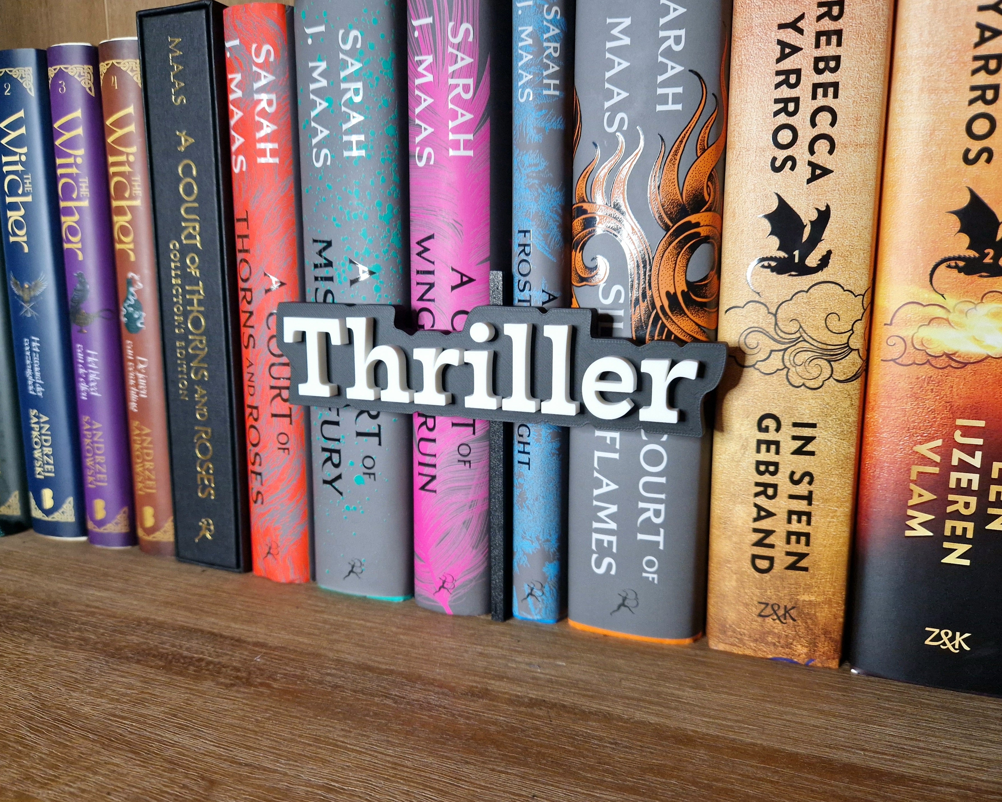 Bookshelf Peekout Sign - Thriller