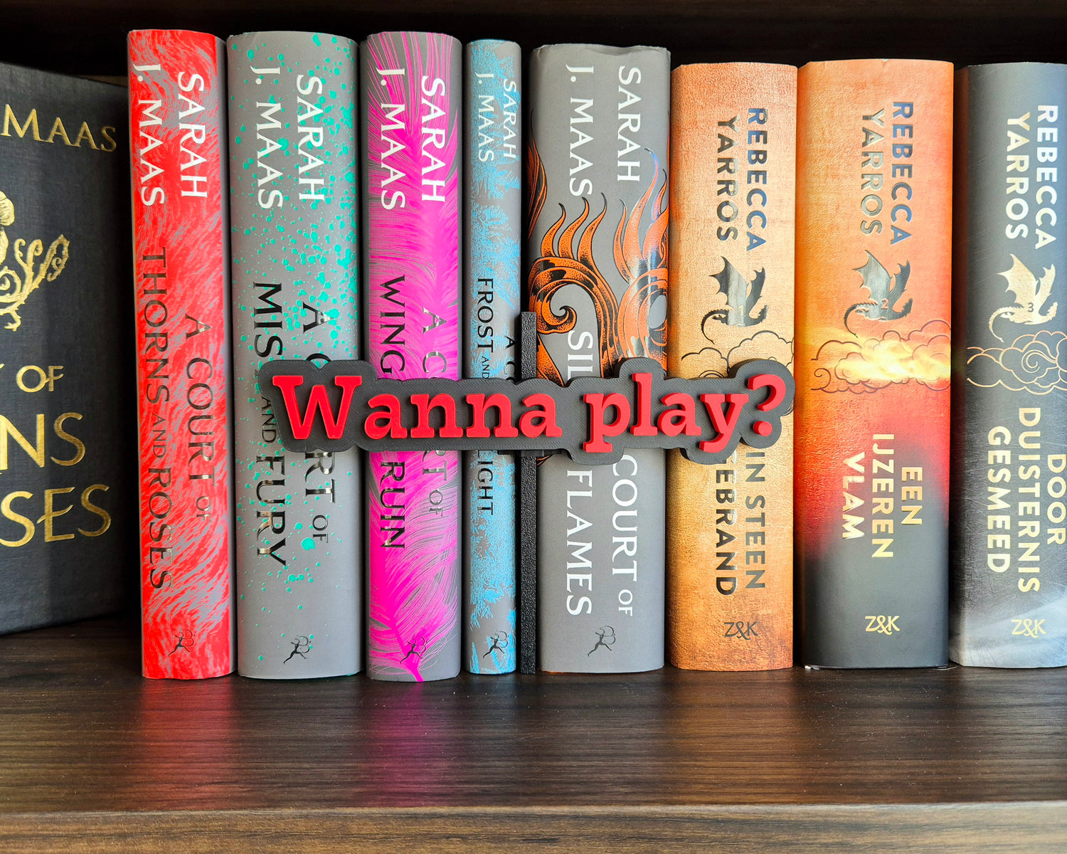 Bookshelf Peekout Sign - Wanna play?