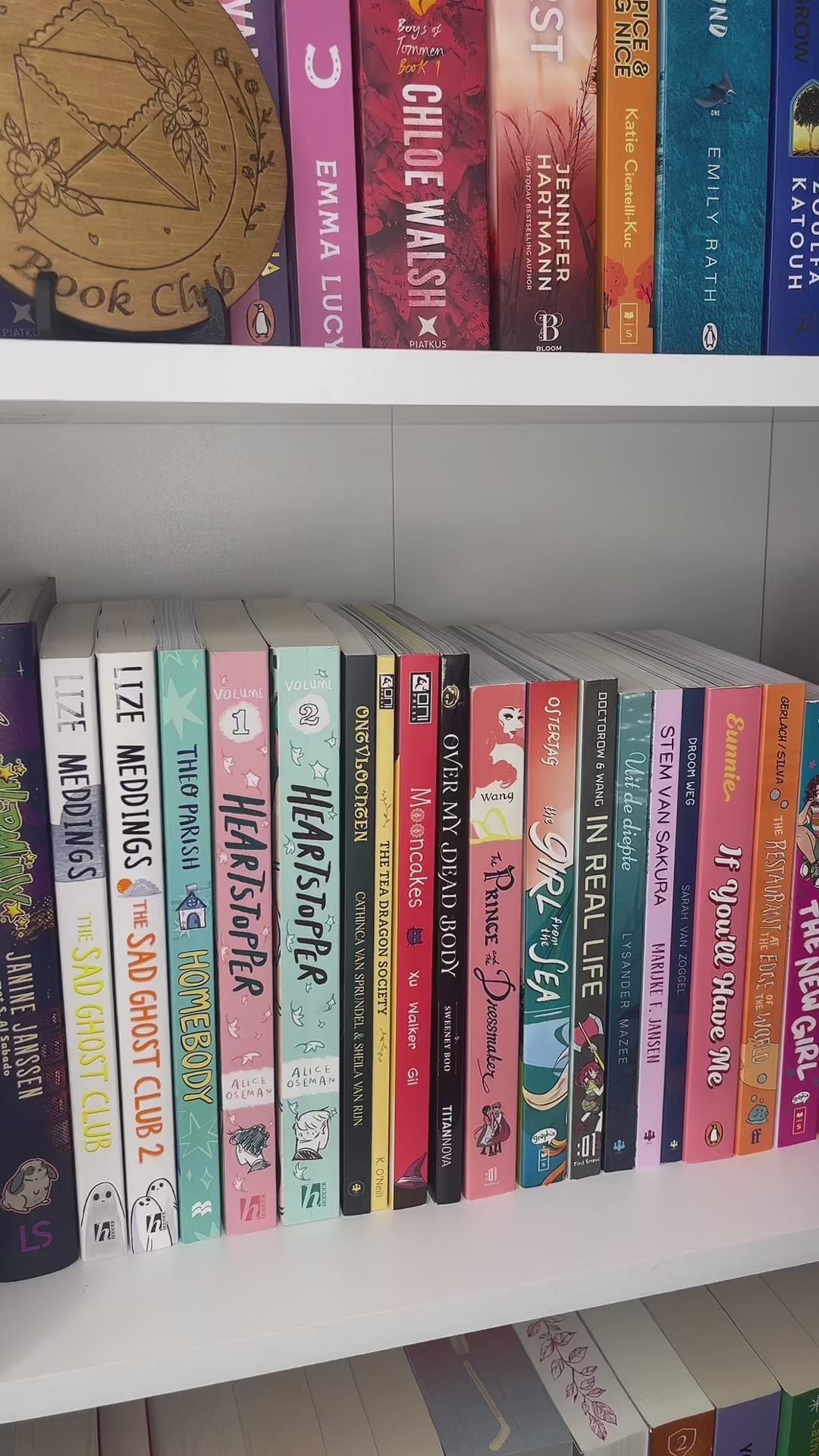 Bookshelf Peekout Sign - Graphic Novels