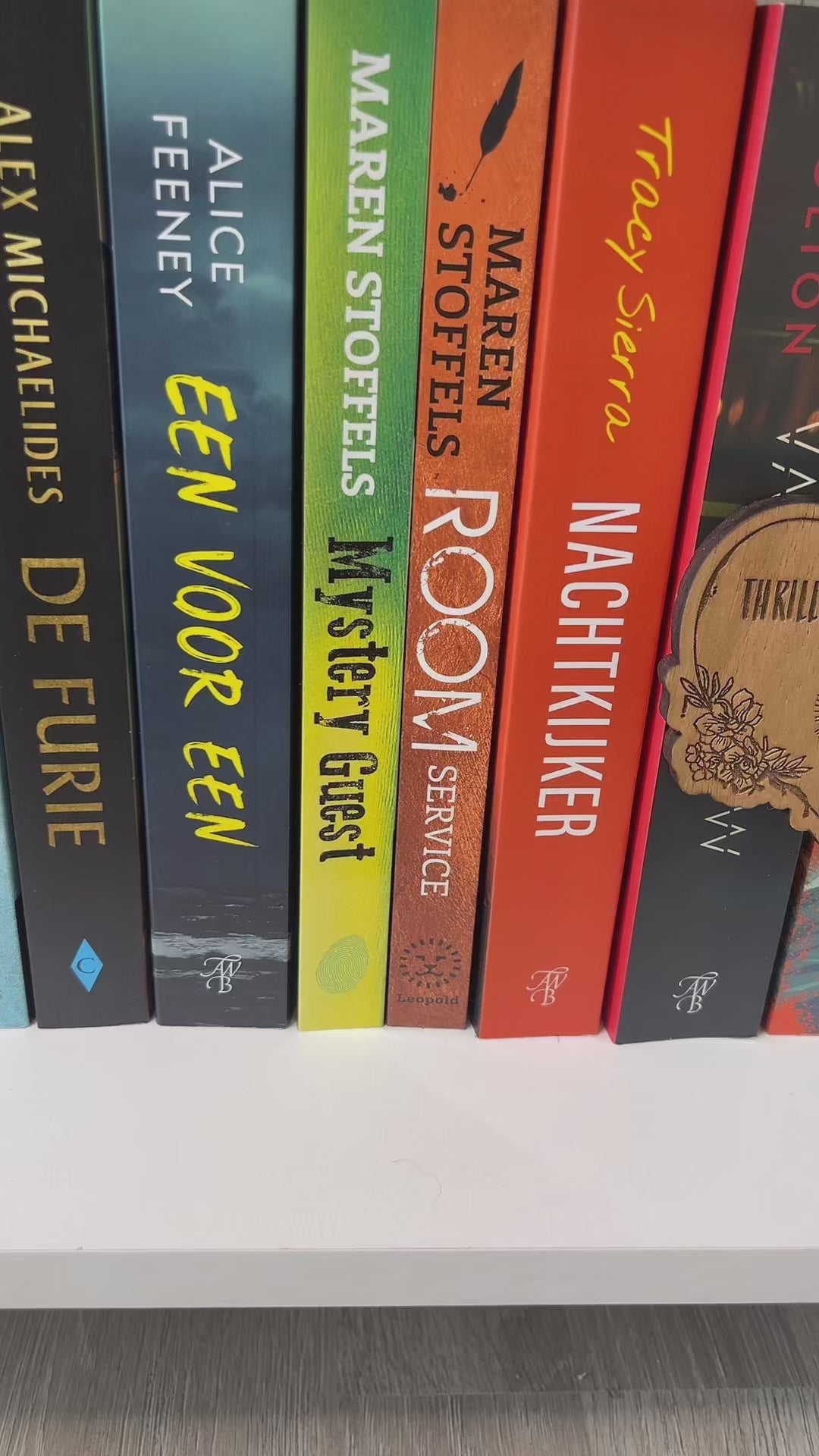 Bookish Ornament - Thriller Reader