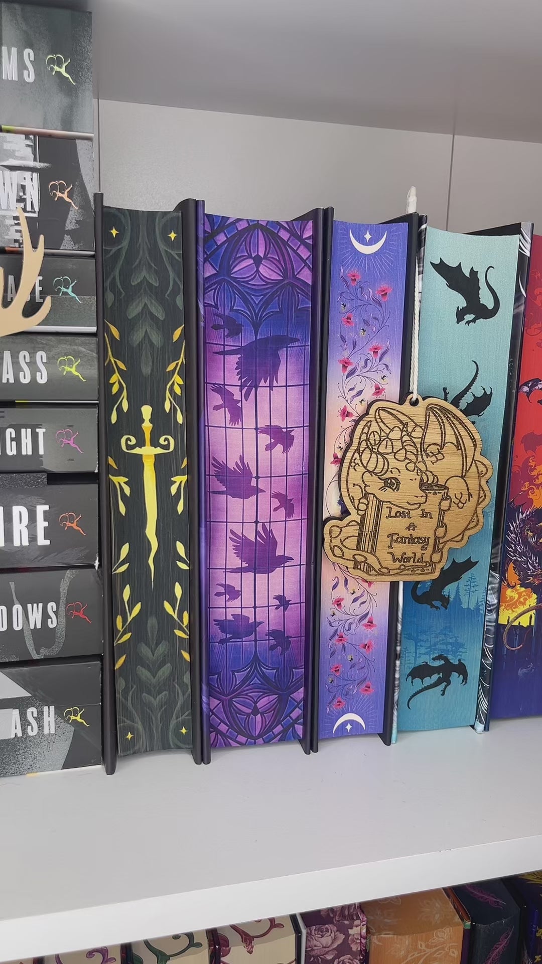 Bookish Ornament - Lost in a Fantasy world