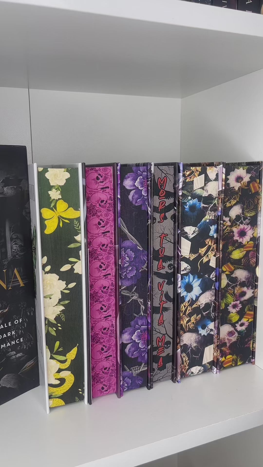 Bookshelf Peekout Sign - Smut