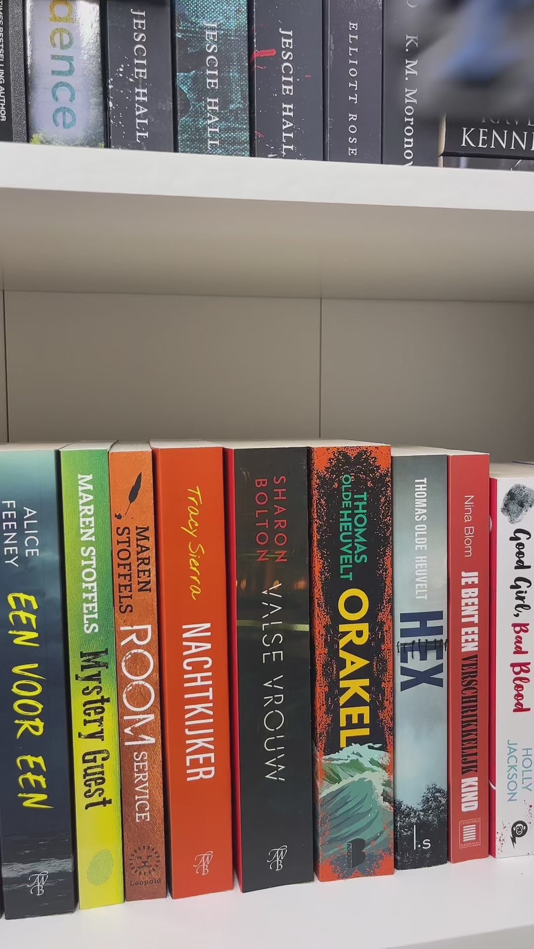 Bookshelf Peekout Sign - Thriller