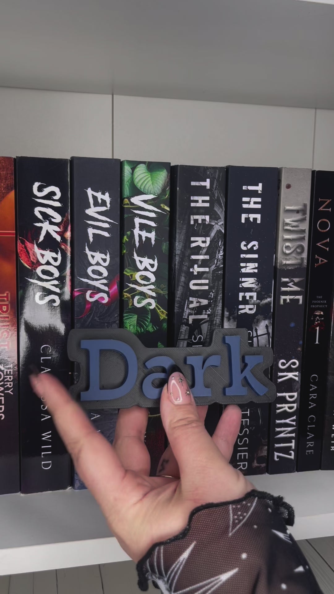 Bookshelf Peekout Sign - Dark