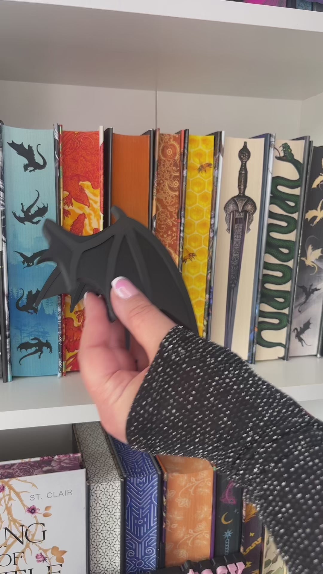 Bookshelf Peekout Sign - Bat Wing