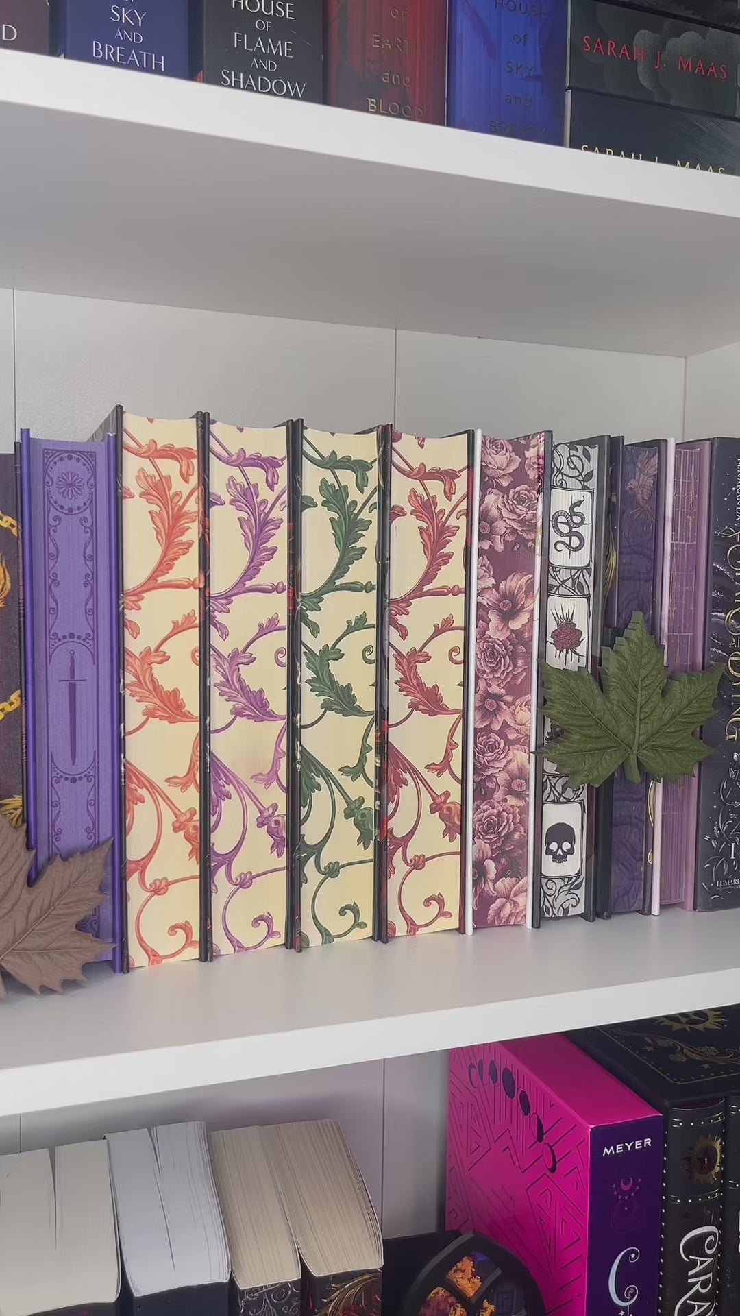 Bookshelf Peekout Sign - Maple Leaf