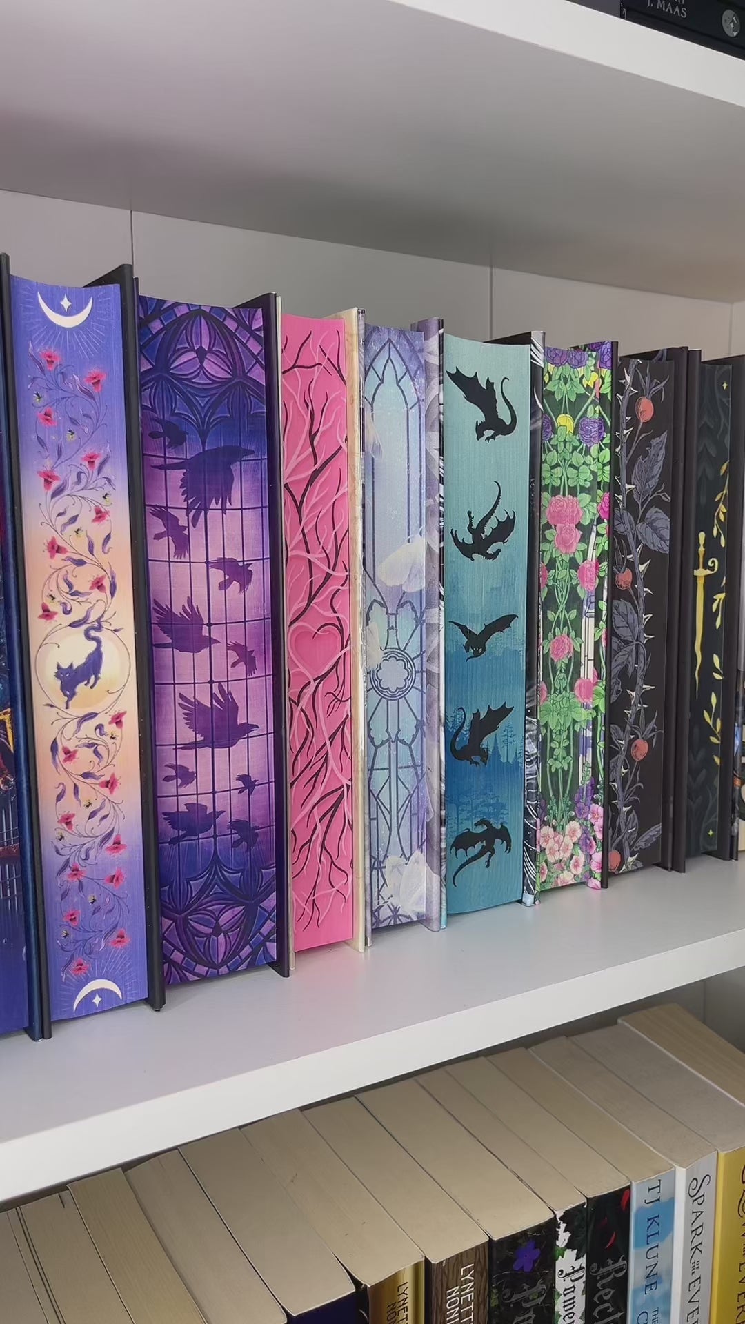 Bookish Ornament - Fall into a good book