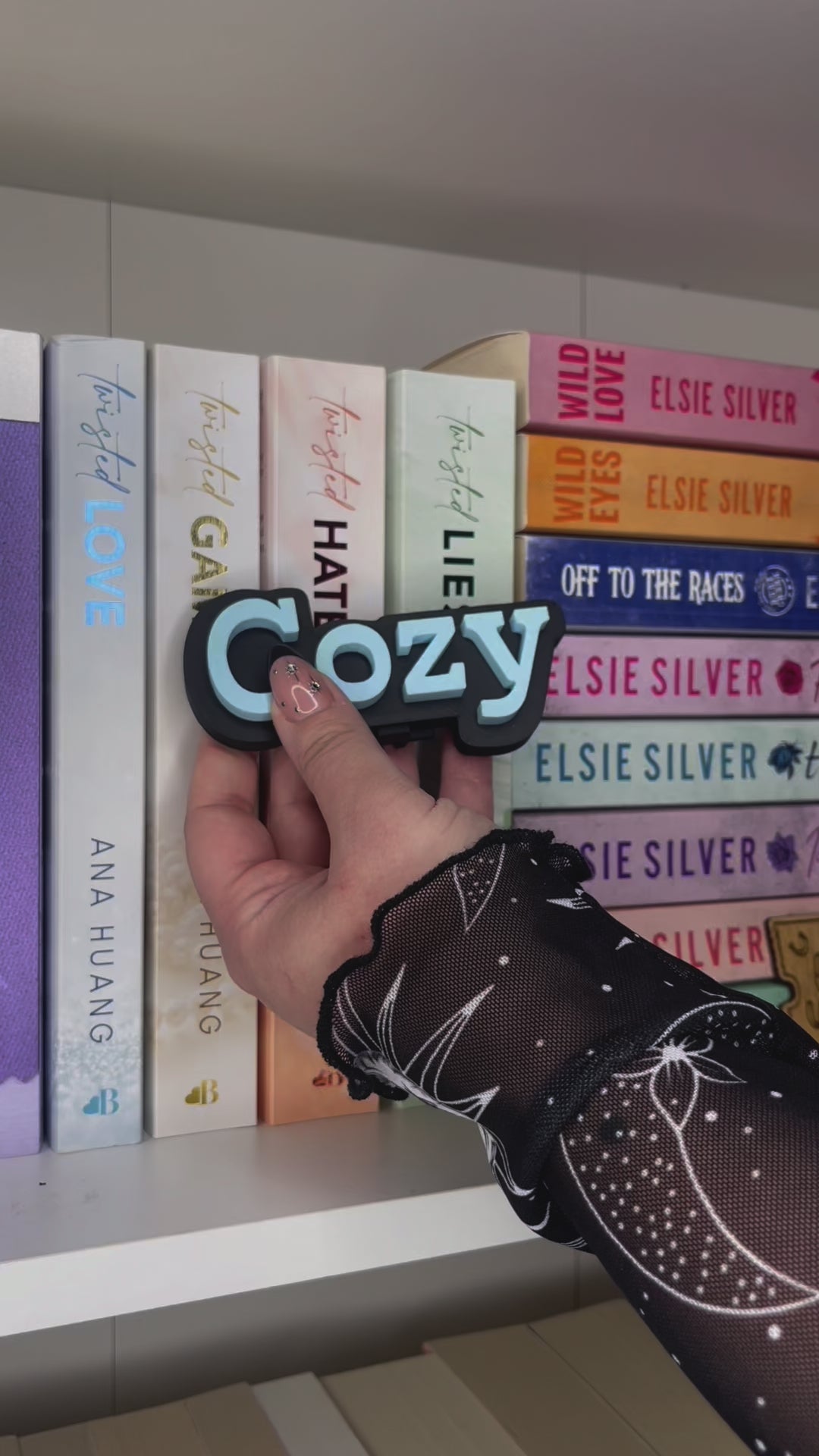Bookshelf Peekout Sign - Cozy
