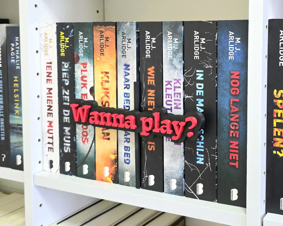 Bookshelf Peekout Sign - Wanna play?