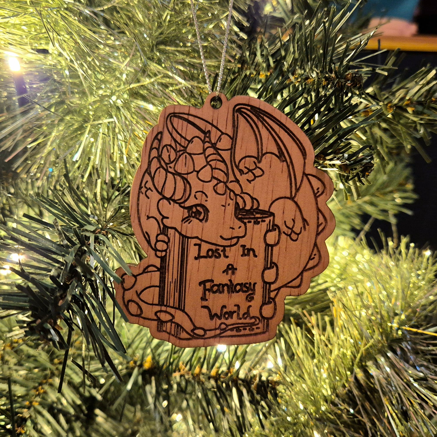 Bookish Ornament - Lost in a Fantasy world
