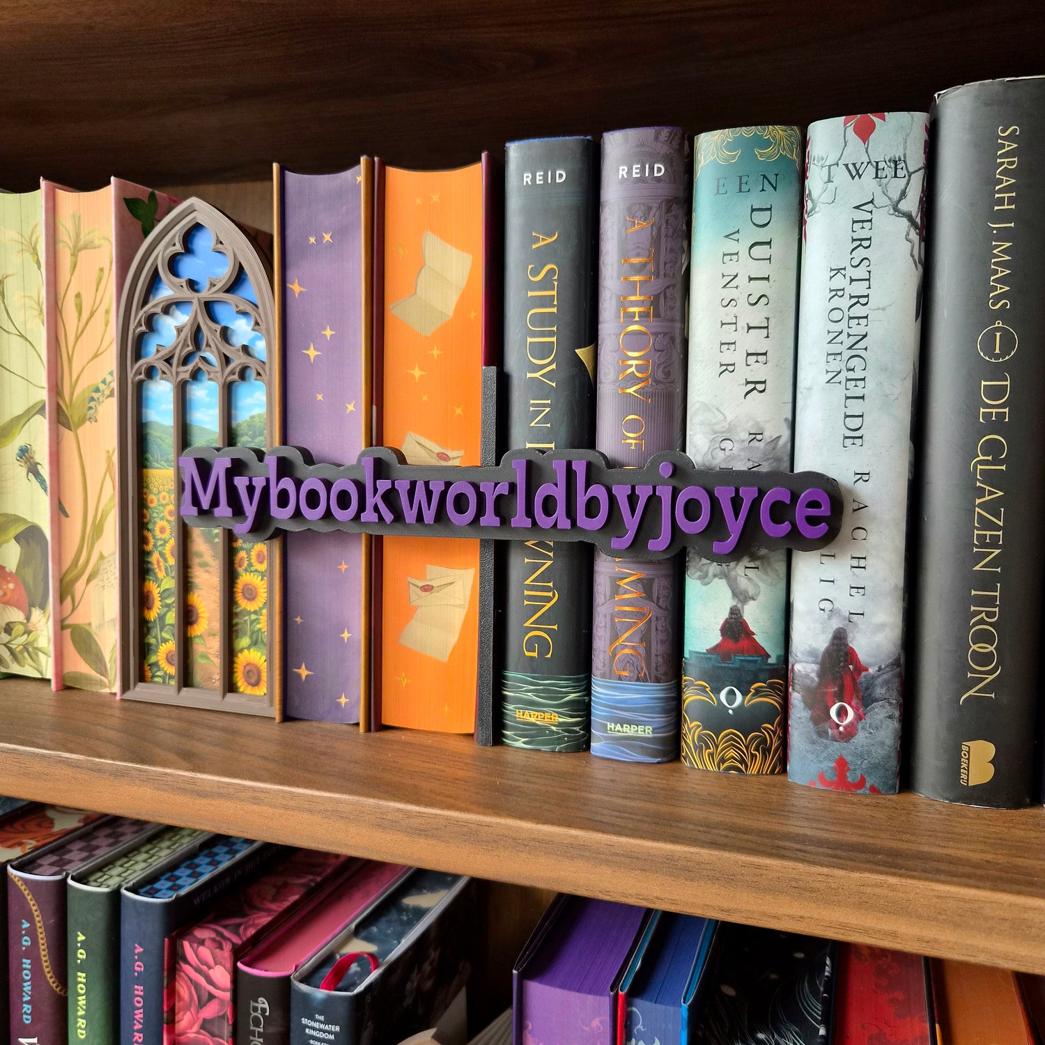 Bookshelf Peekout Sign - Personalizable