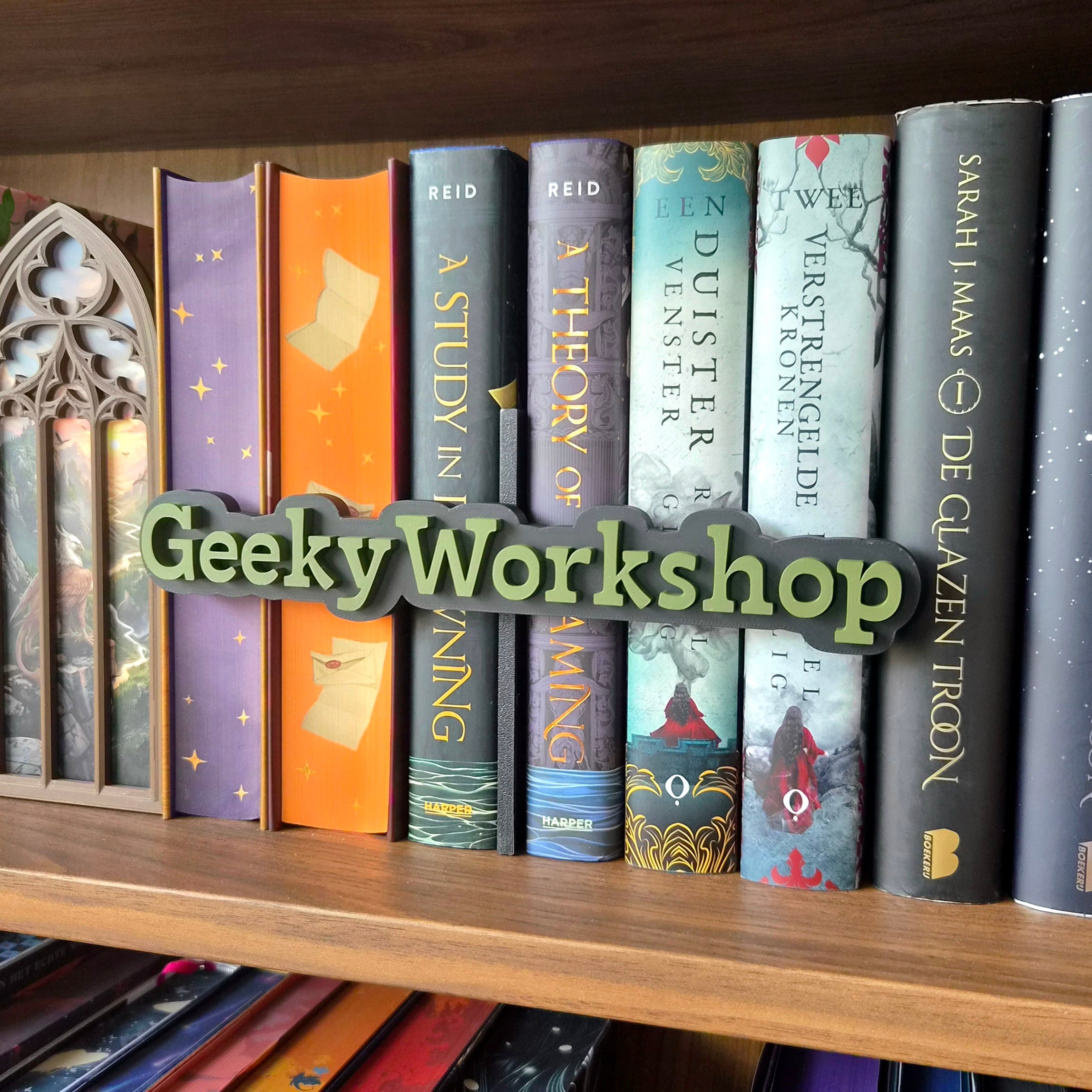 Bookshelf Peekout Sign - Personalizable