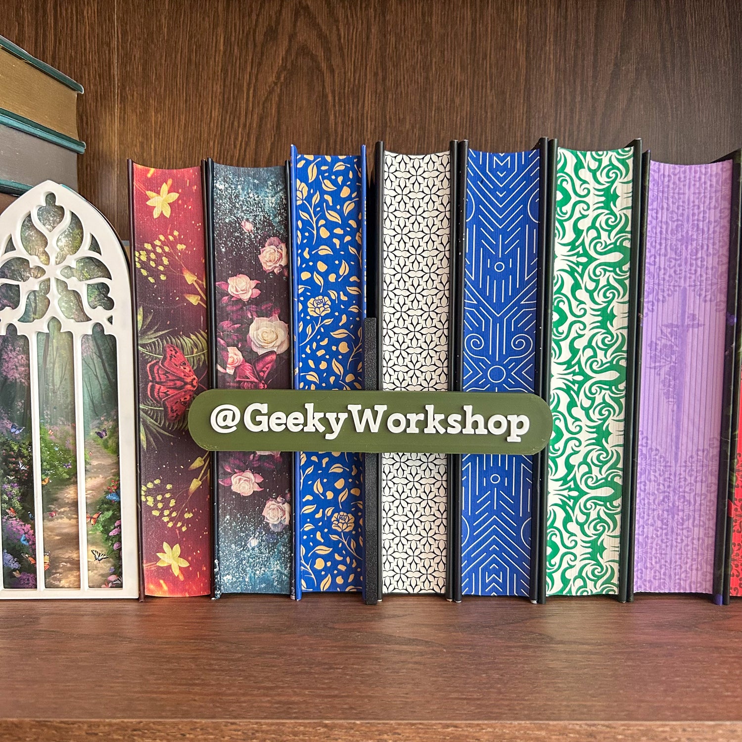 Bookshelf Peekout Sign - Personalizable