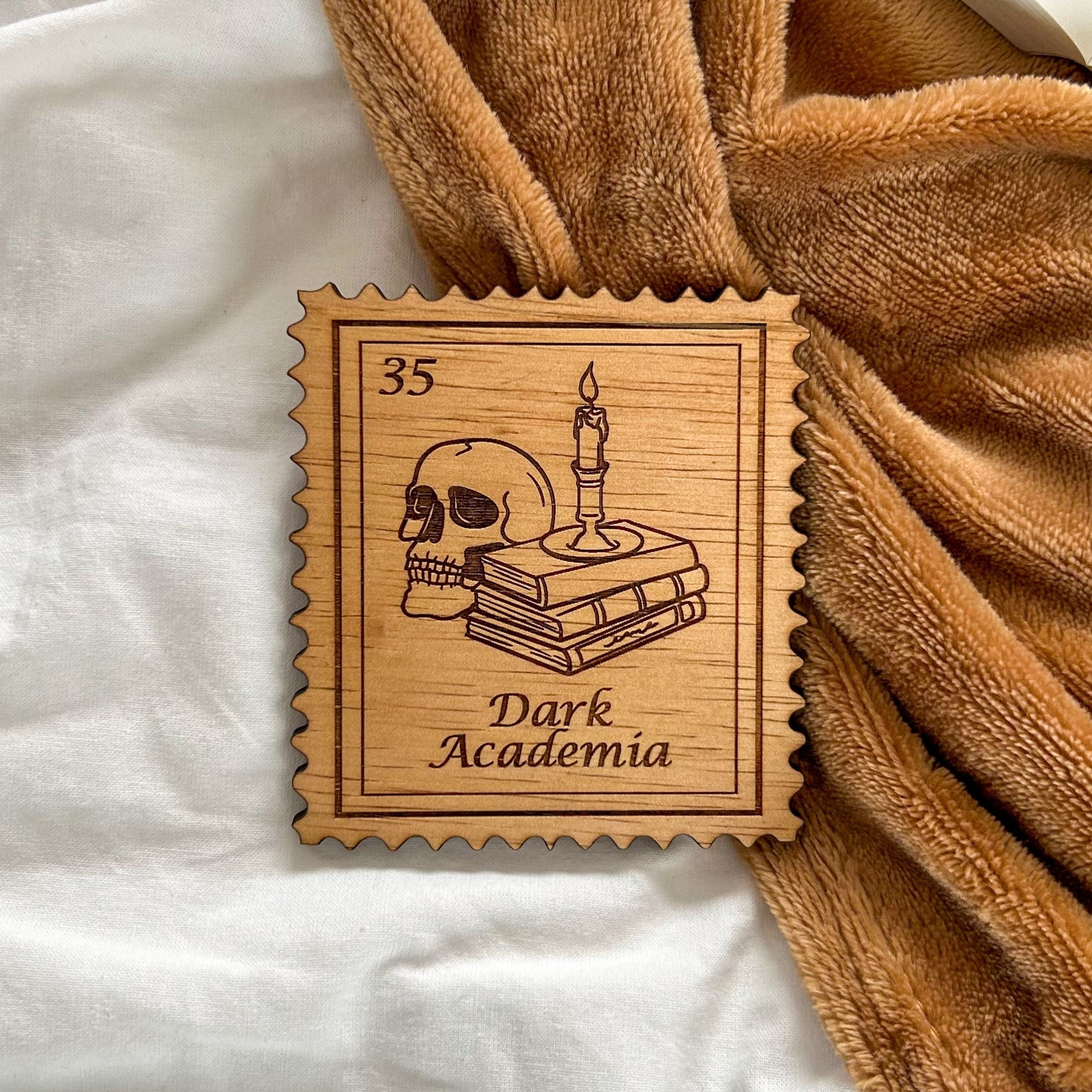 Bookish Postzegel Onderzetter - Dark Academia