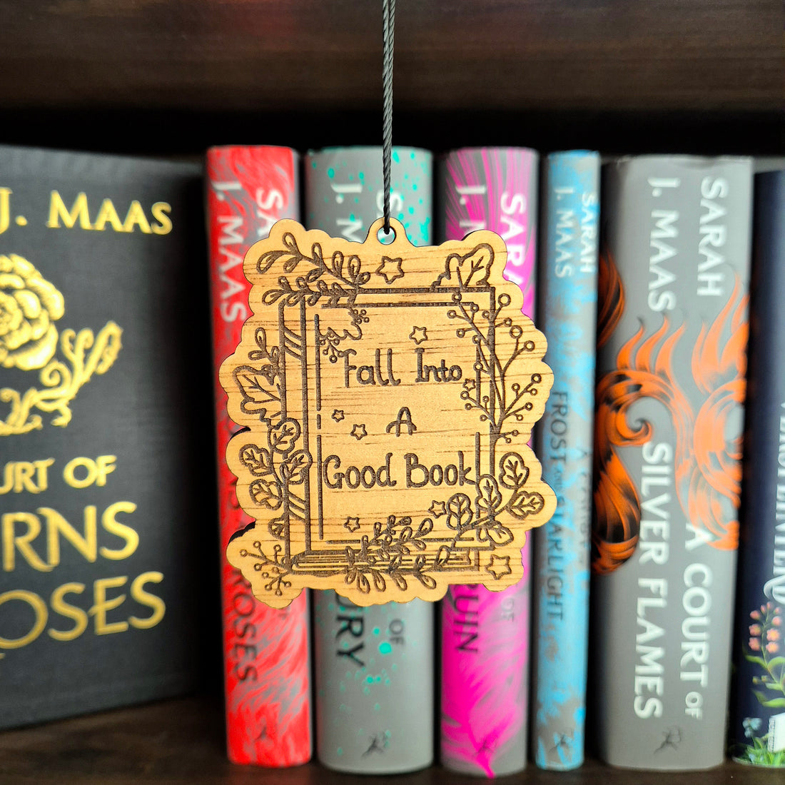 Bookish Ornament - Fall into a good book