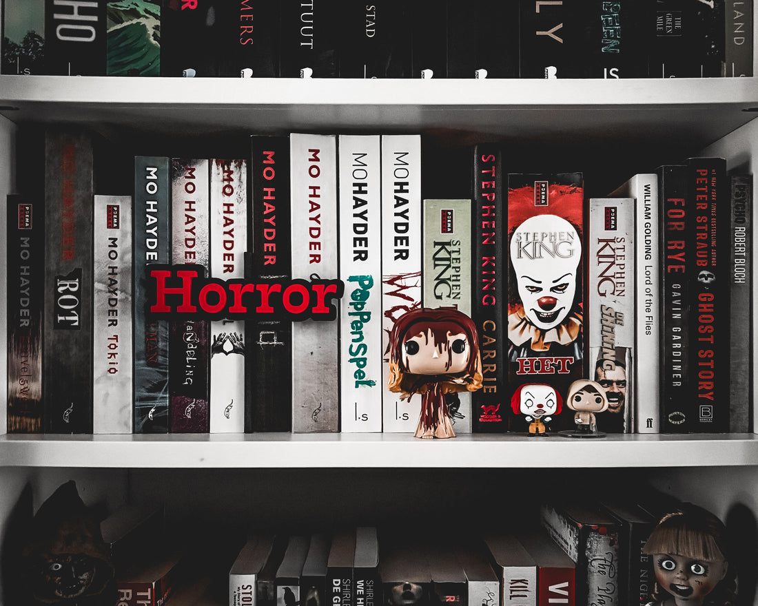 Bookshelf Peekout Sign - Horror