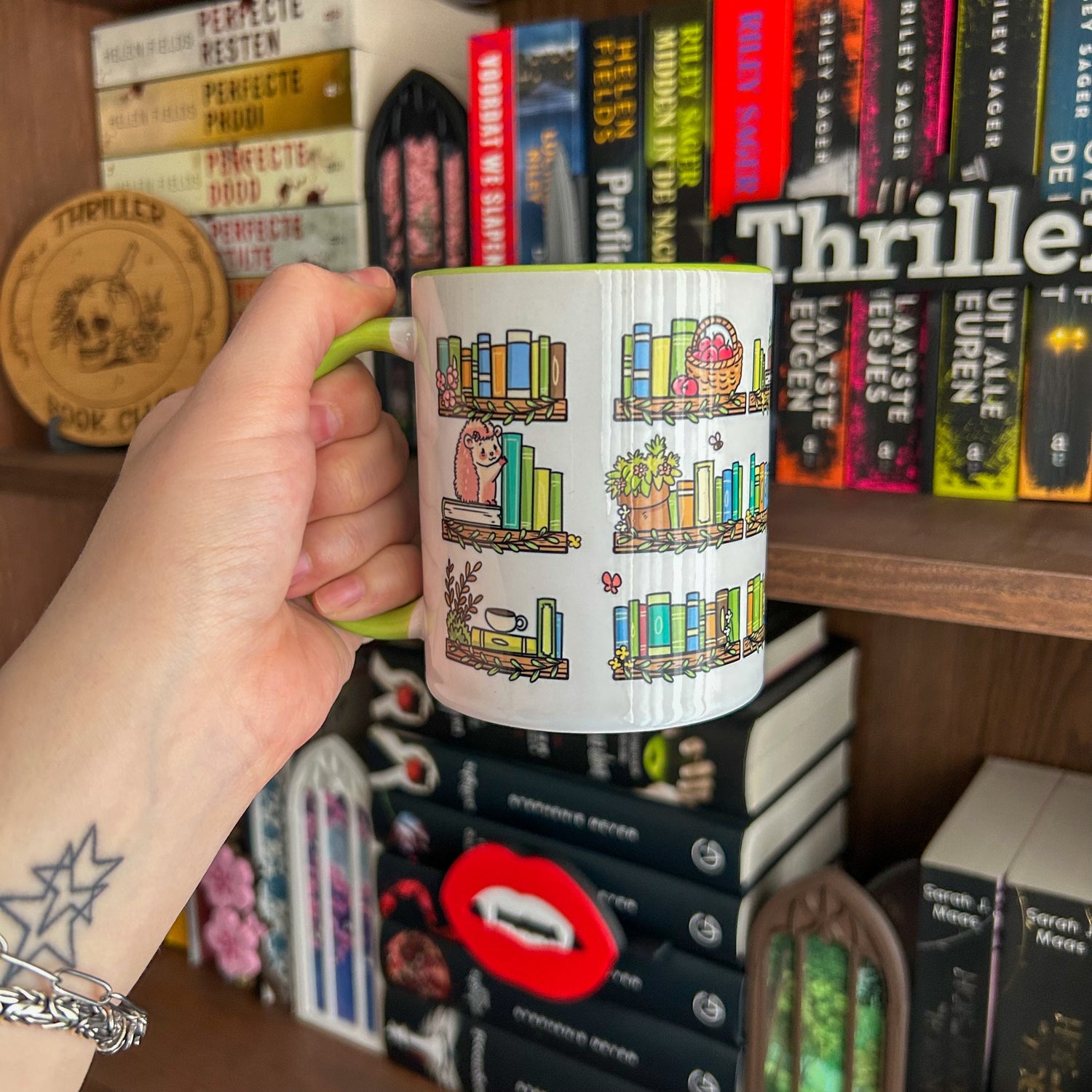 Hedgehog Tales Mug - Bookshelves