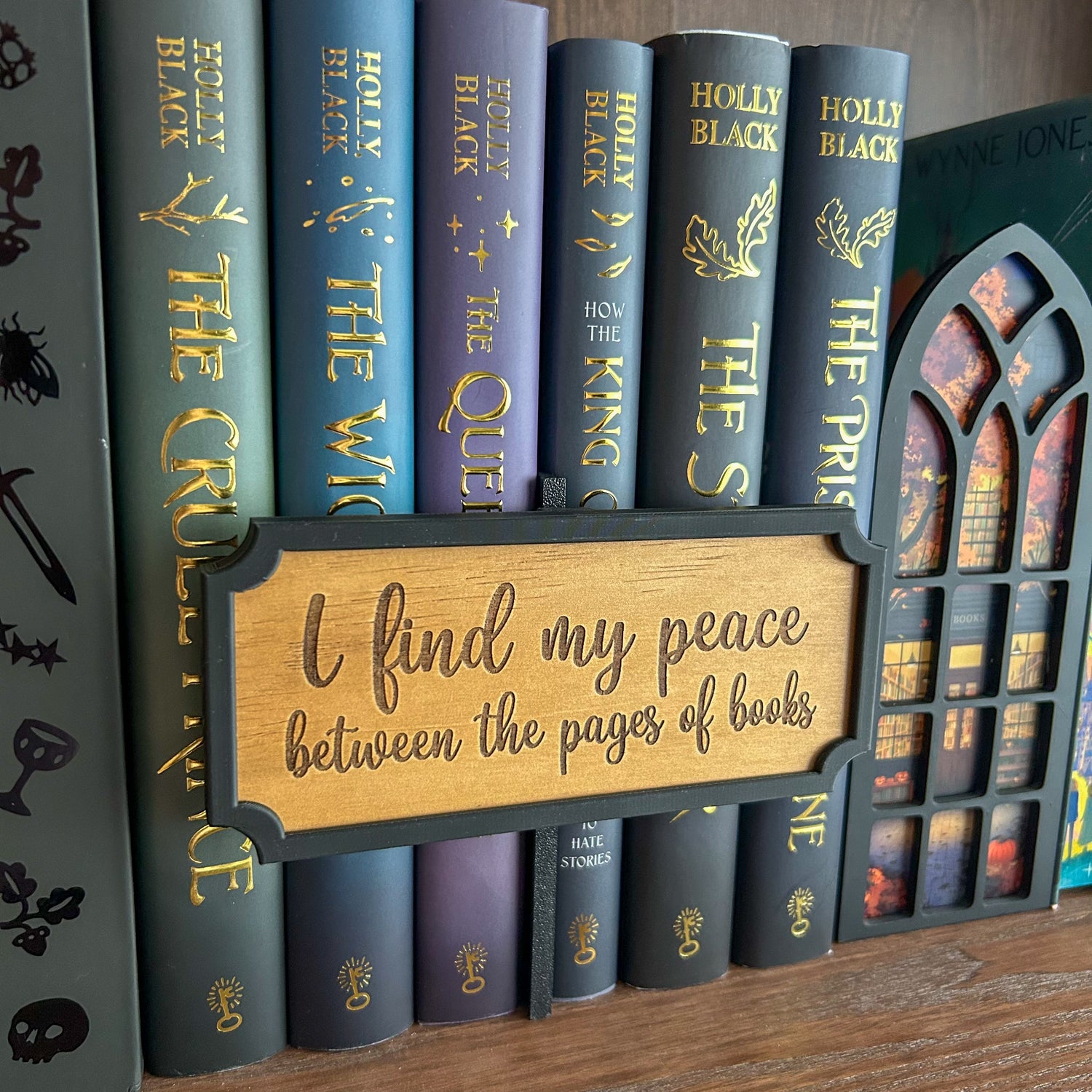 Wooden Peekout Sign - Peace between the Pages