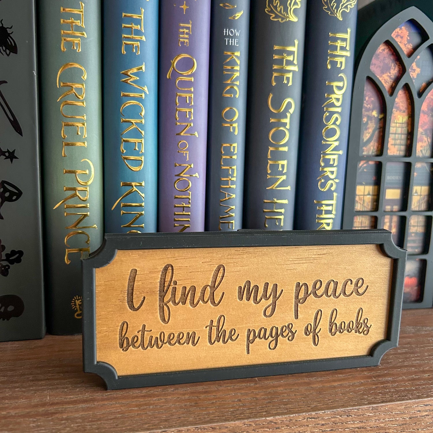 Wooden Peekout Sign - Peace between the Pages