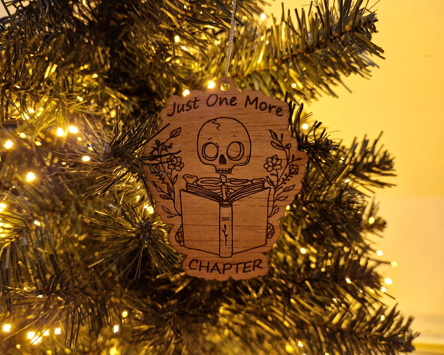 Bookish Ornament - Just one more Chapter