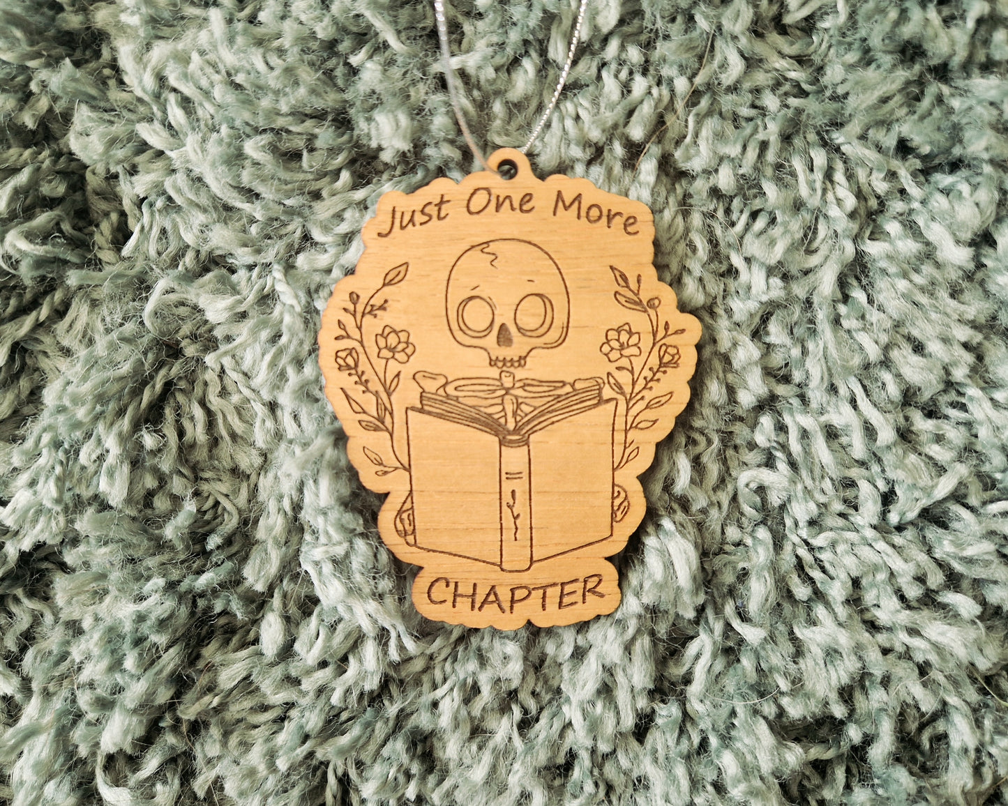 Bookish Ornament - Just one more Chapter