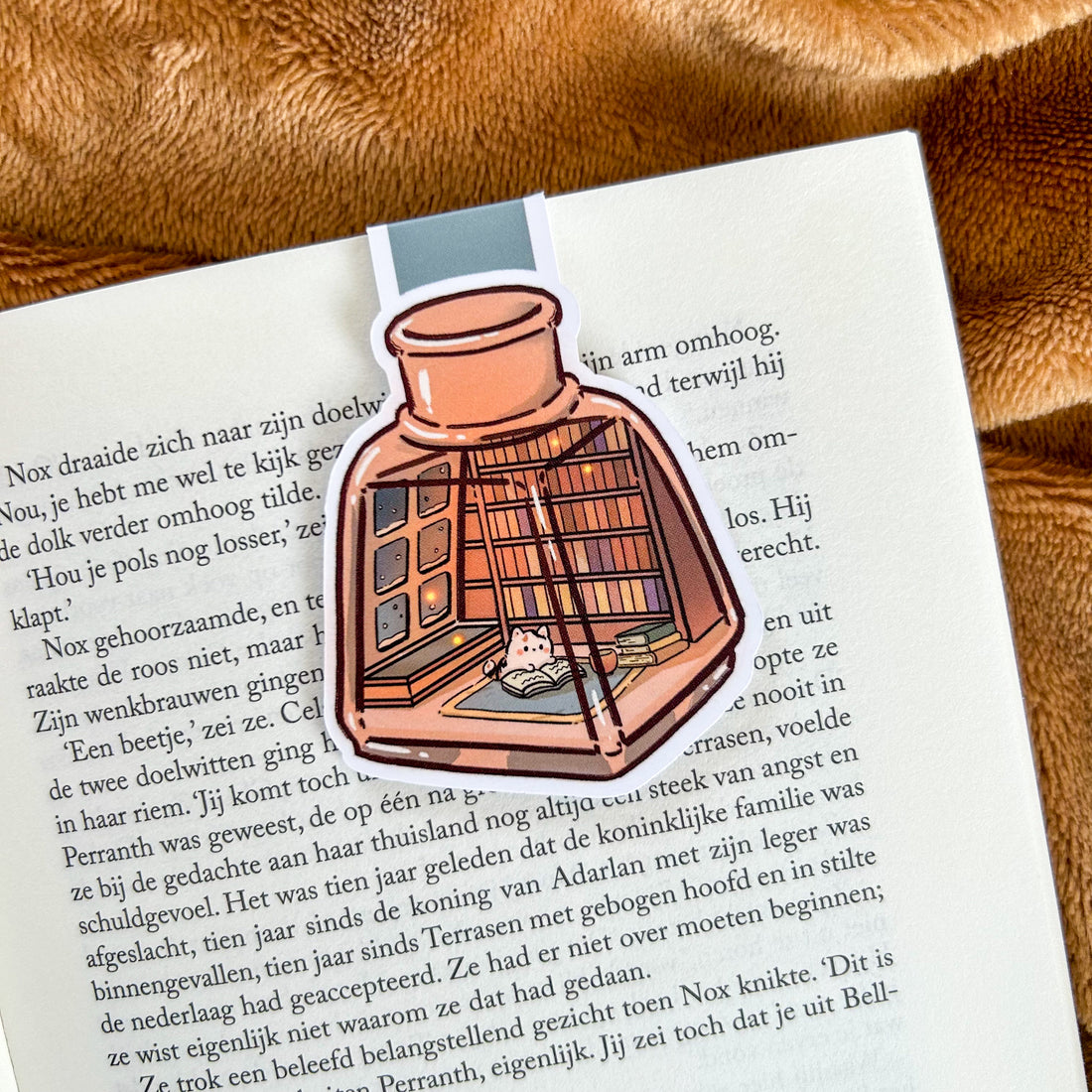 Magnetic bookmark - Library in a Bottle