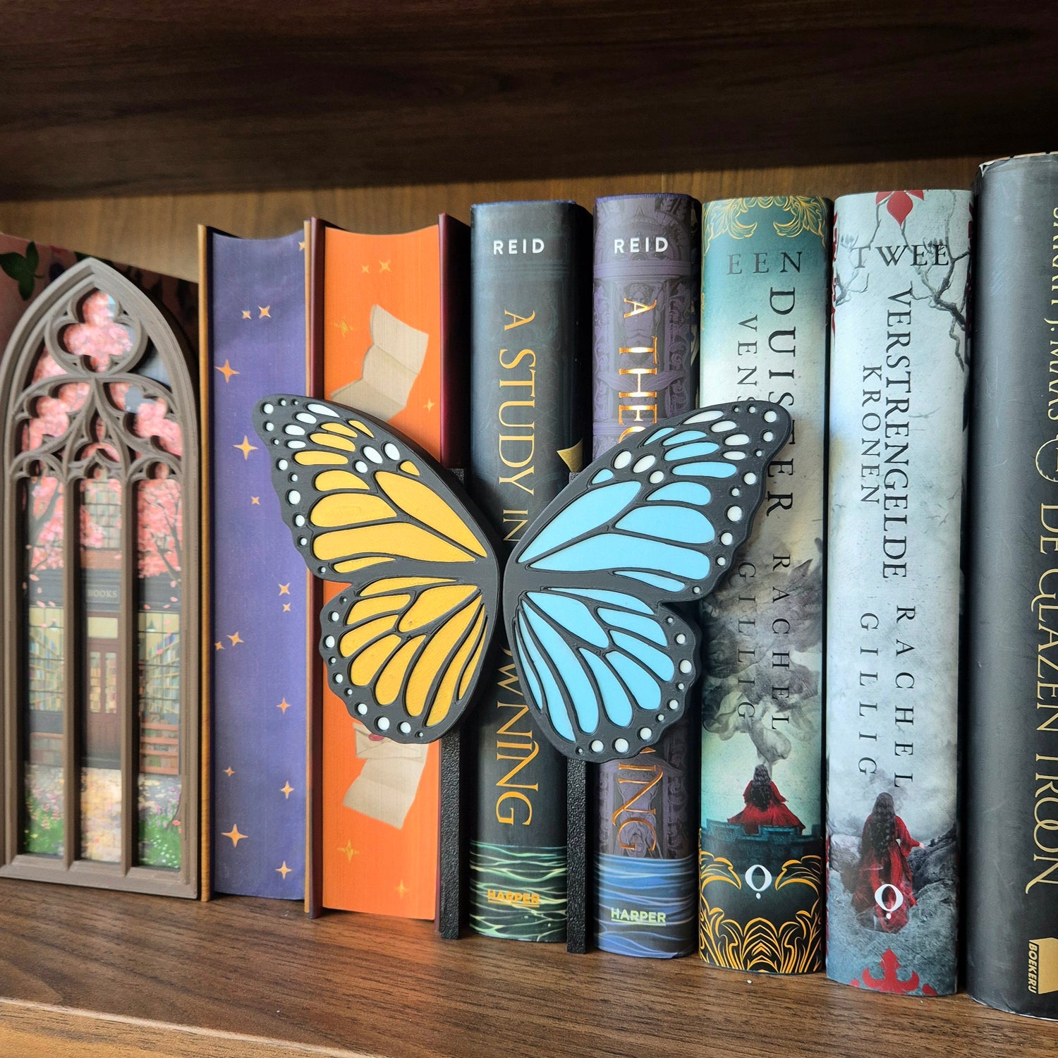 Bookshelf Peekout Sign - Butterfly Wing
