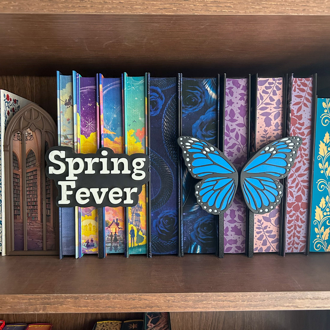 Bookshelf Peekout Sign - Spring Fever