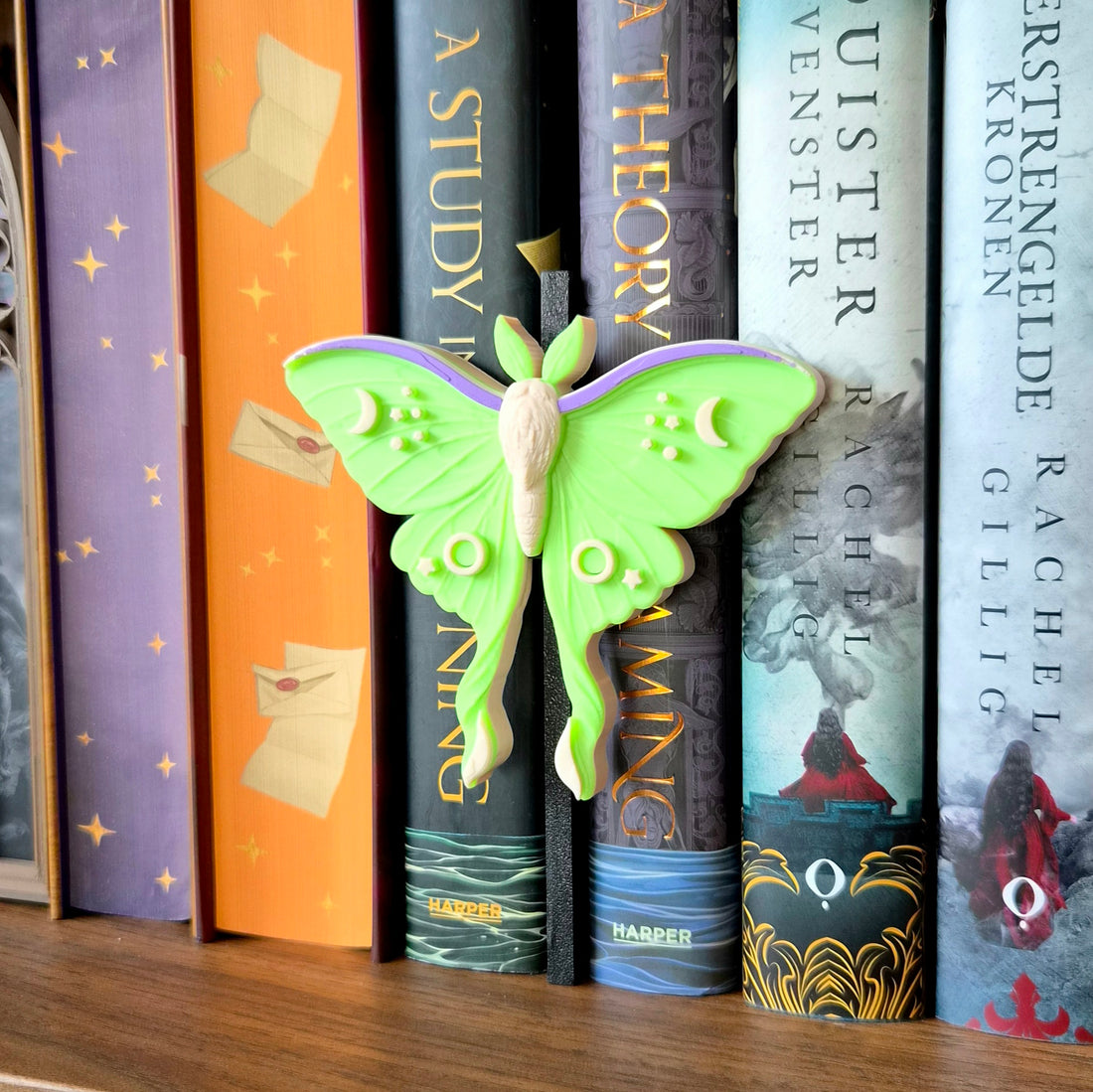 Bookshelf Peekout Sign - Luna Moth