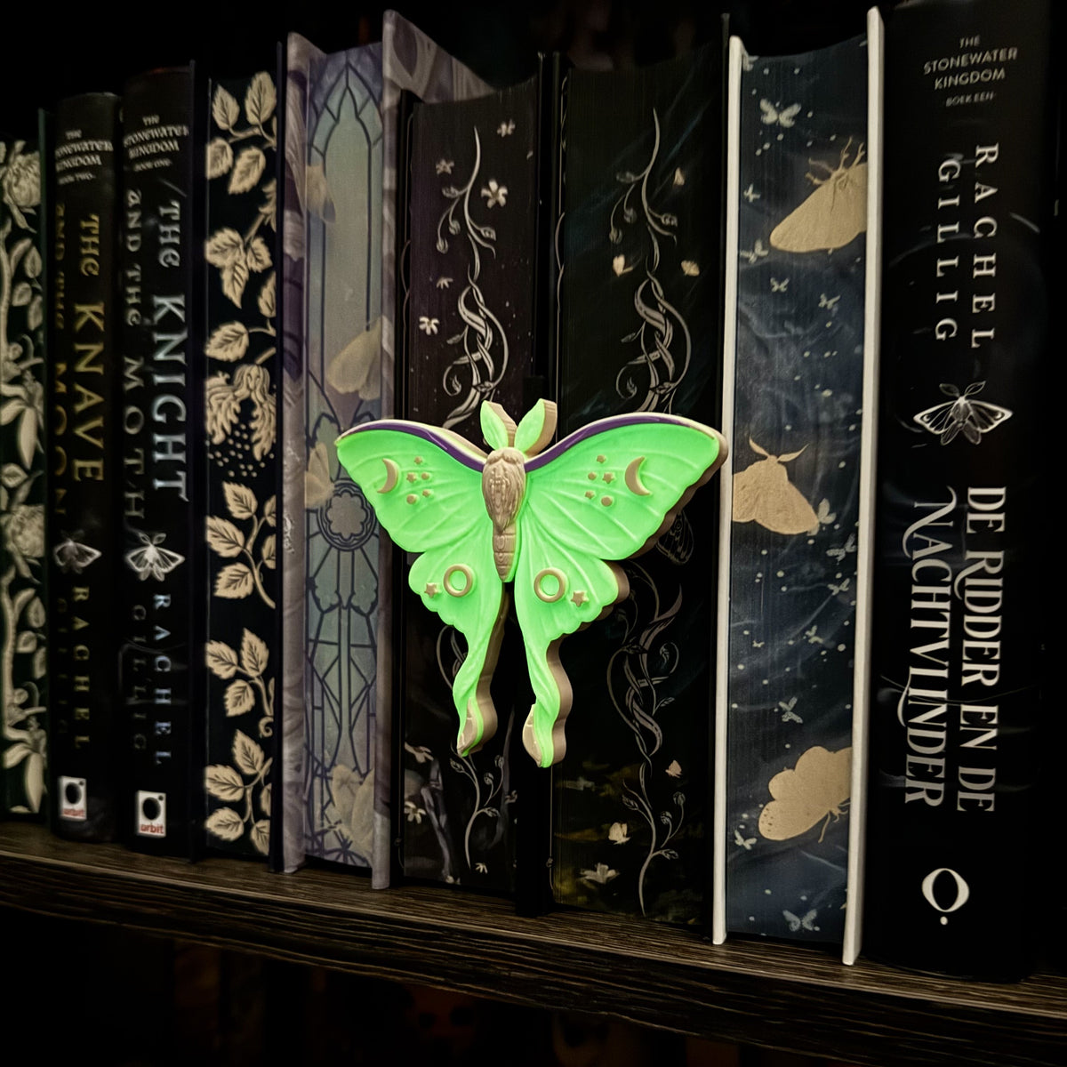Bookshelf Peekout Sign - Luna Moth