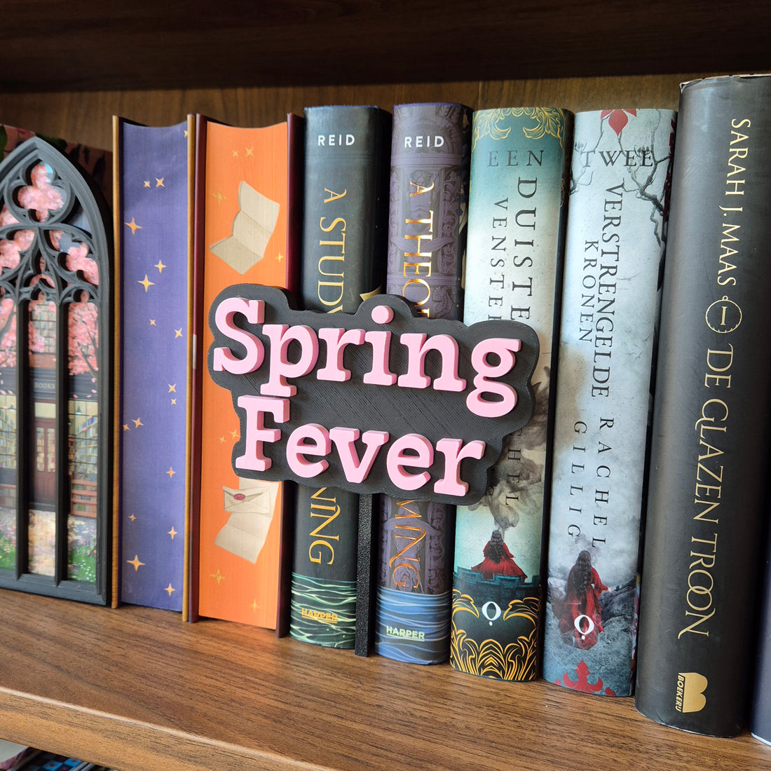 Bookshelf Peekout Sign - Spring Fever