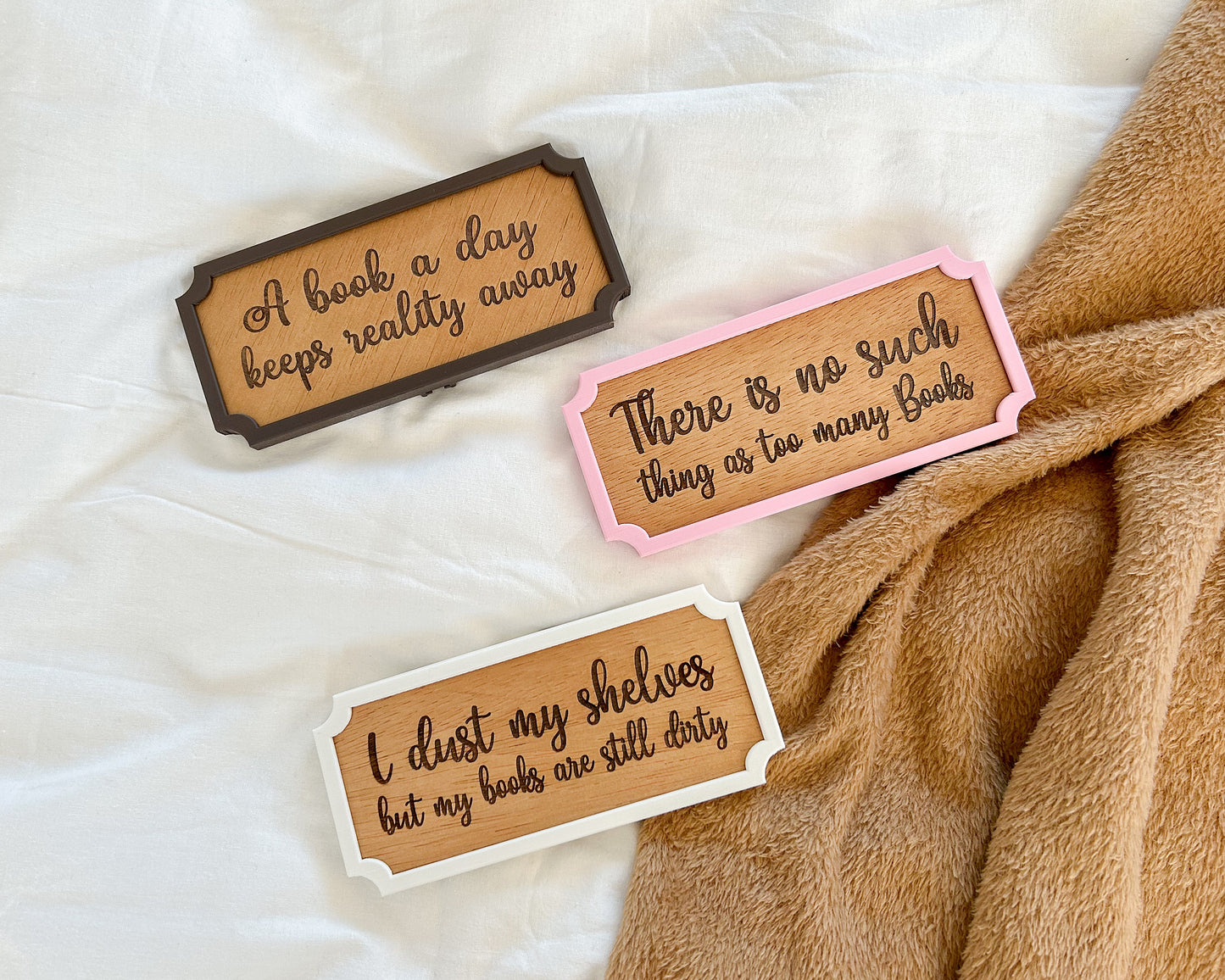 Wooden Peekout Sign - I Dust my Shelves