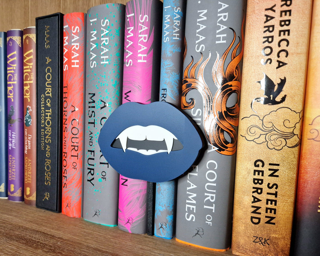 Bookshelf Peekout Sign - Vampire Mouth