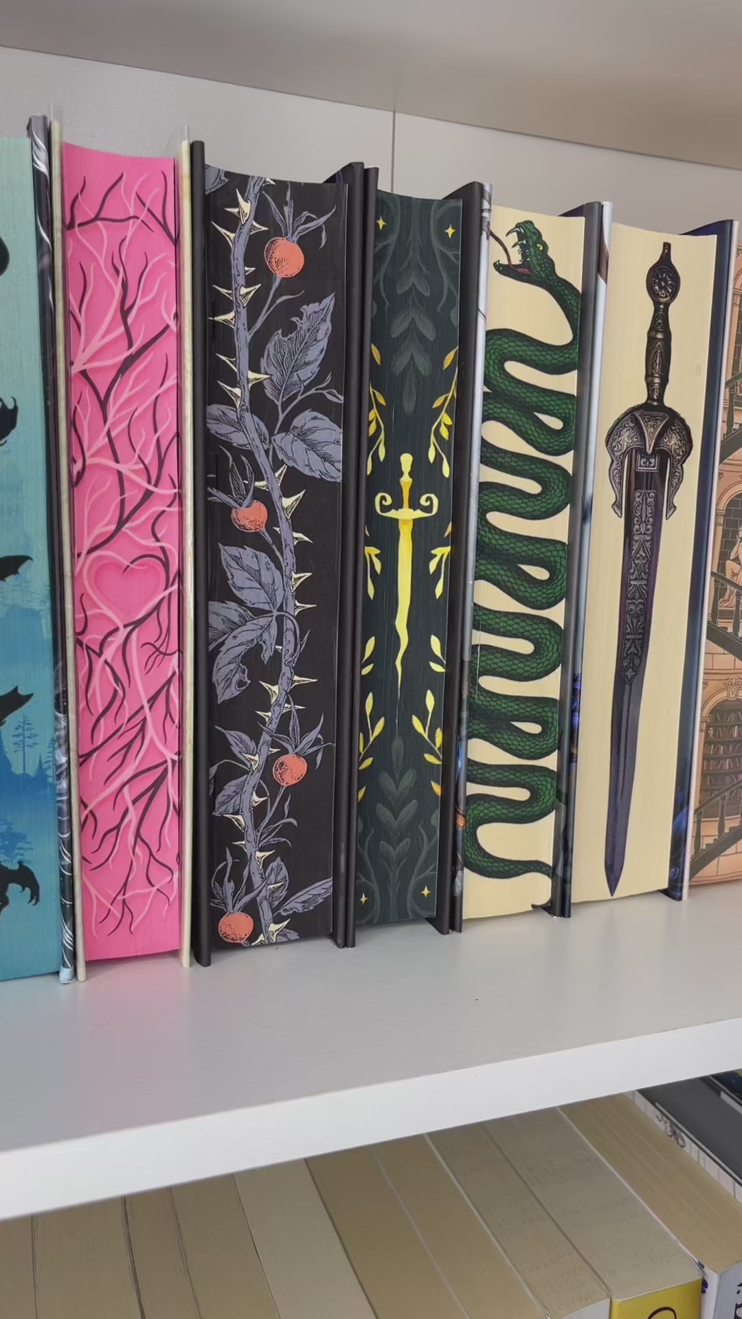 Bookshelf Peekout Sign - Winter Reads