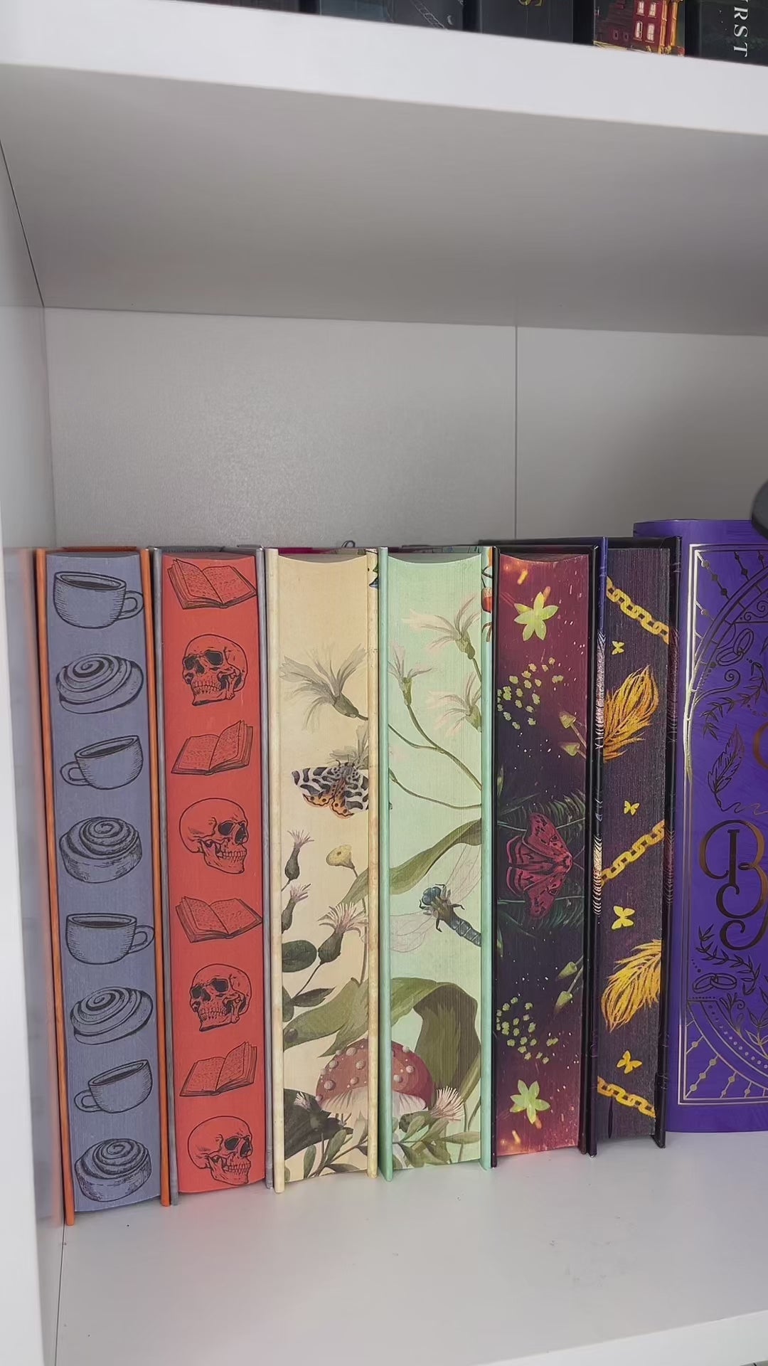 Bookshelf Peekout Sign - Cozy Mystery