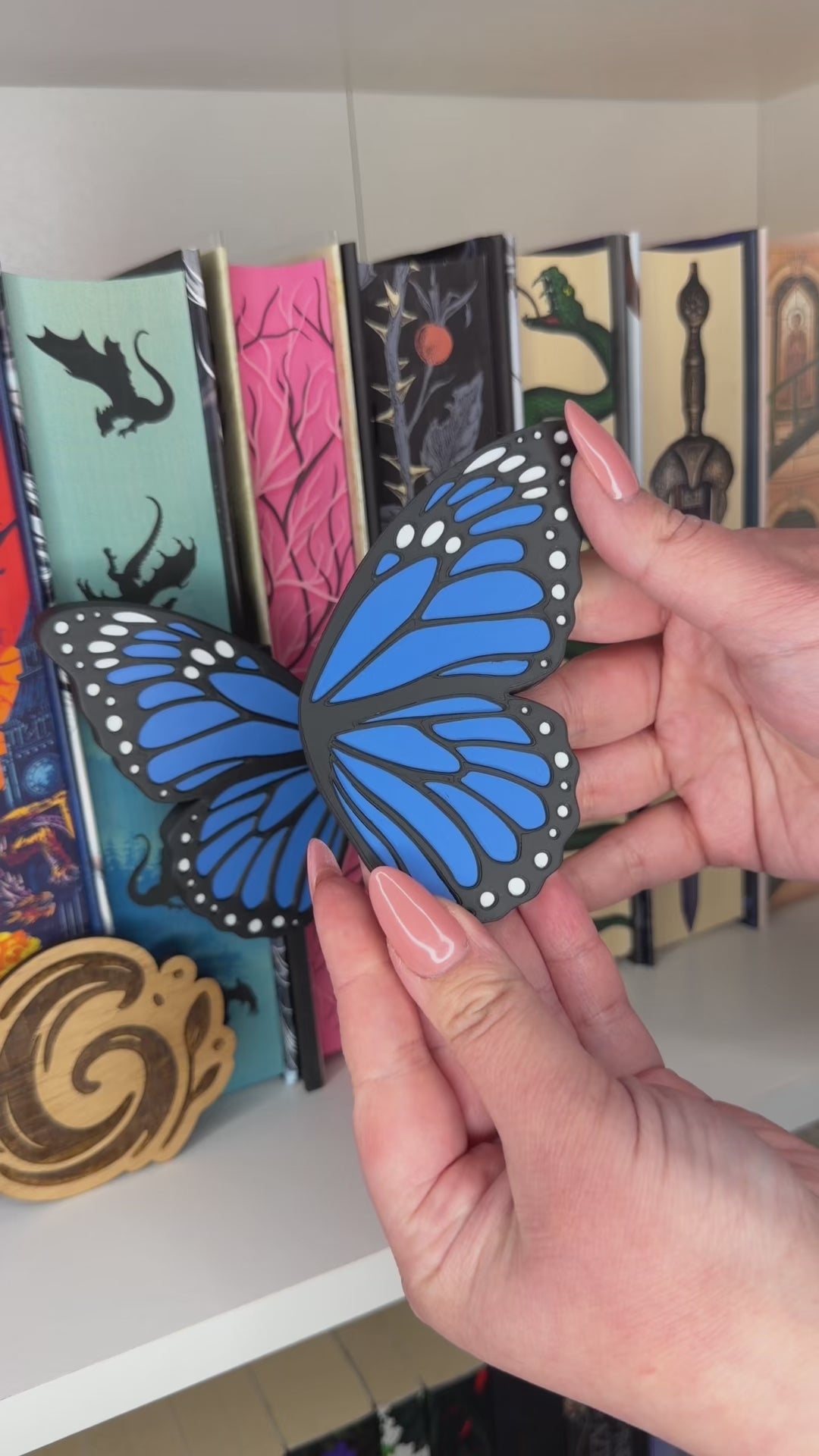 Bookshelf Peekout Sign - Butterfly Wing