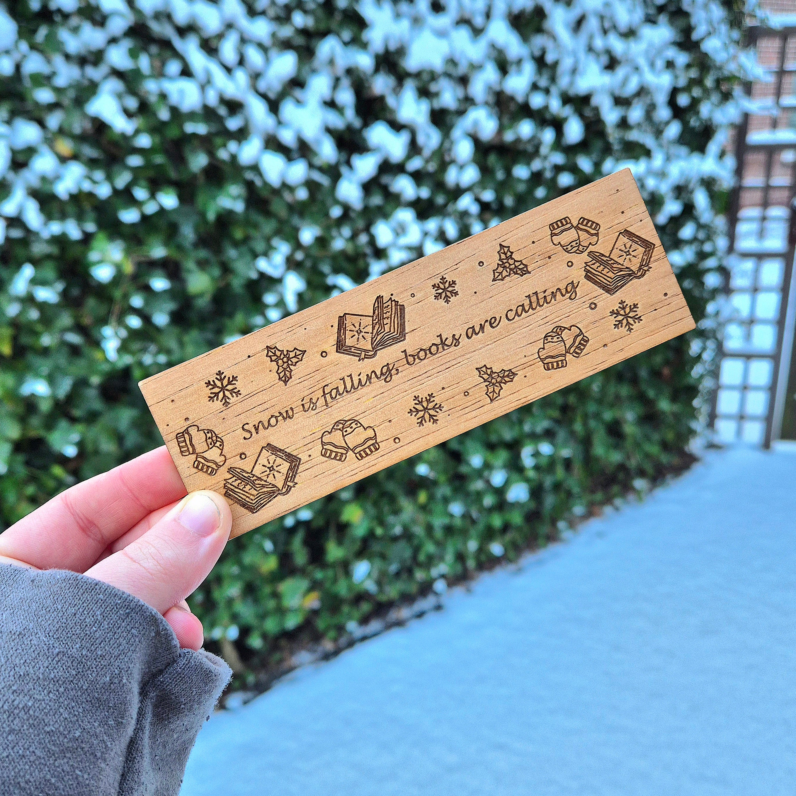 Houten Boekenlegger - Snow is Falling